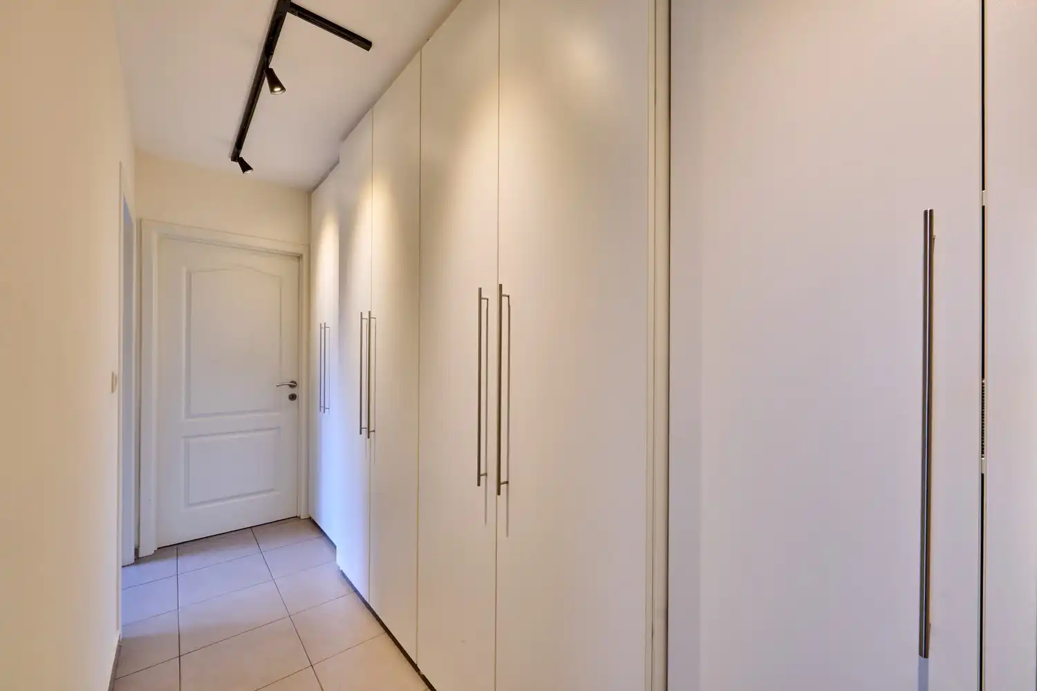 Gezellig appartement met 2 slaapkamers, terras en tuintje foto 8