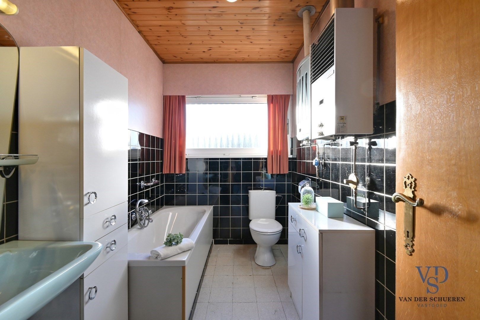 Degelijke bungalowwoning gelegen in een rustige verkaveling foto 21