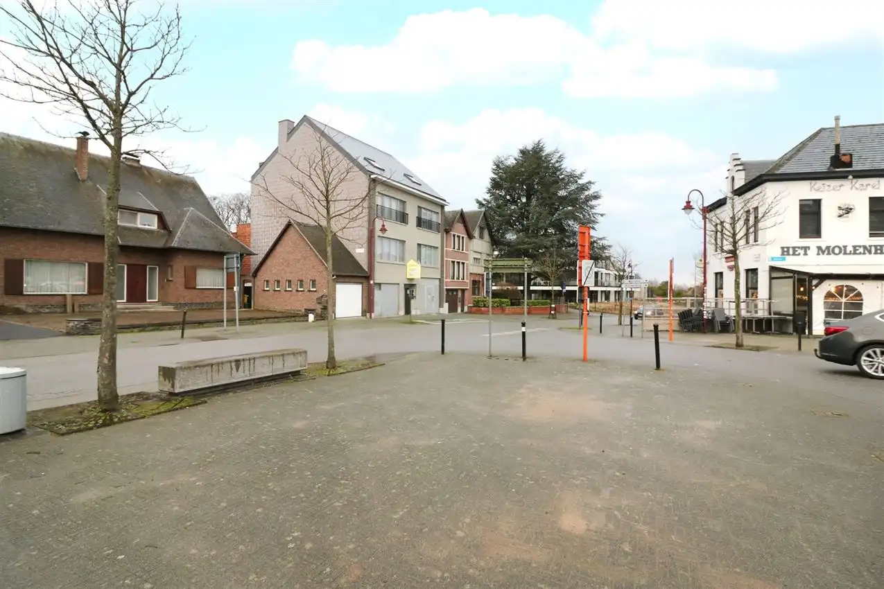 Opbrengsteigendom (handel & 4 app) op toplocatie foto 24