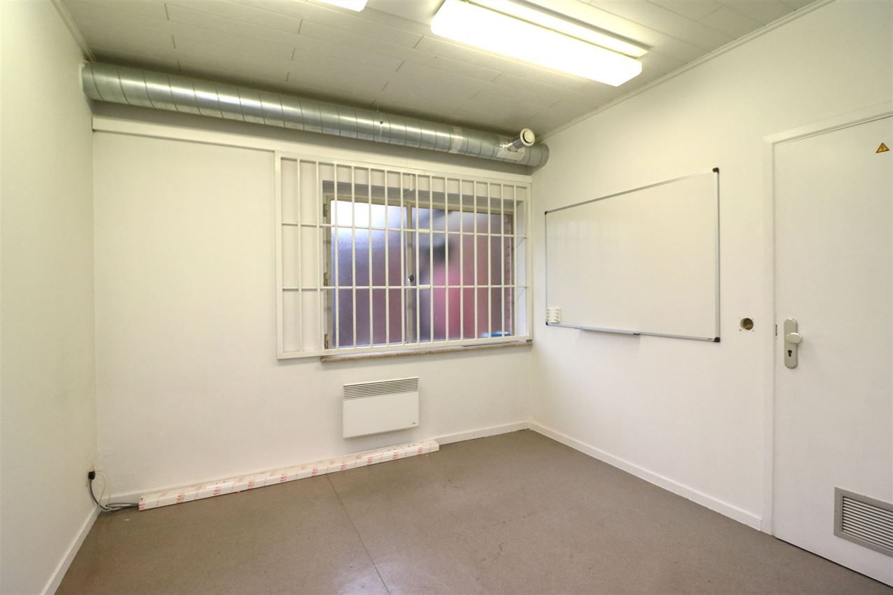Opbrengsteigendom (handel & 4 app) op toplocatie foto 24