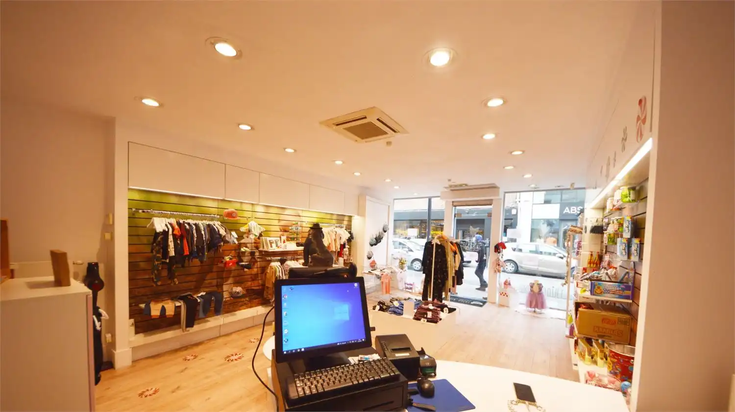 Instapklaar handelspand op toplocatie in hartje Geraardsbergen foto 3