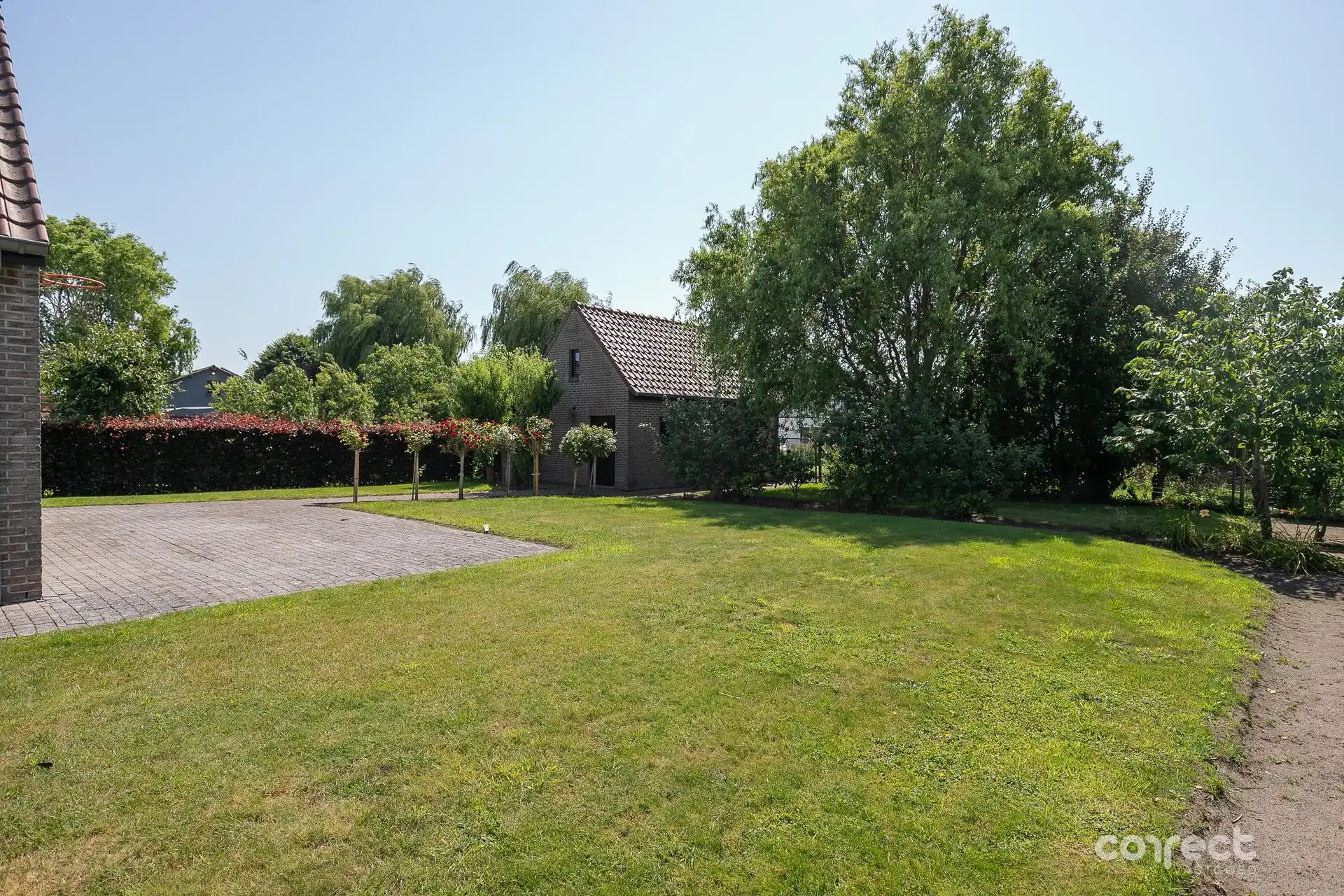 Alleenstaande landelijke woning op een ruim hoekperceel en aanpalend een stuk bouwgrond. foto 17