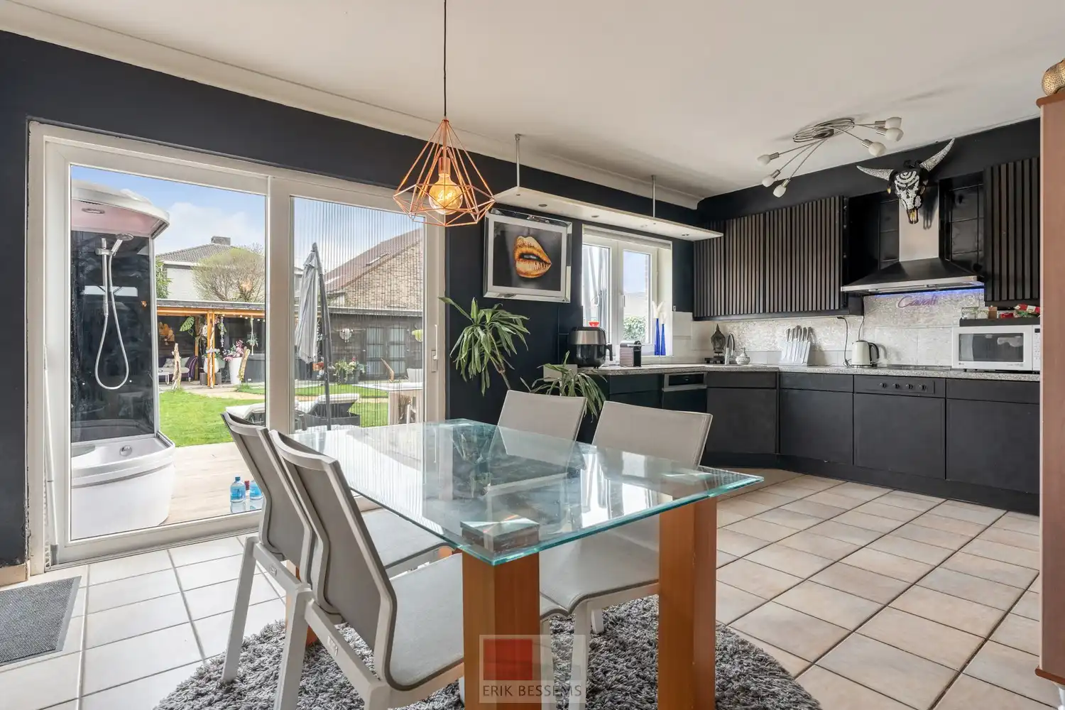 Vrijstaande woning met luxe buitenbeleving en topligging nabij Maastricht foto 11