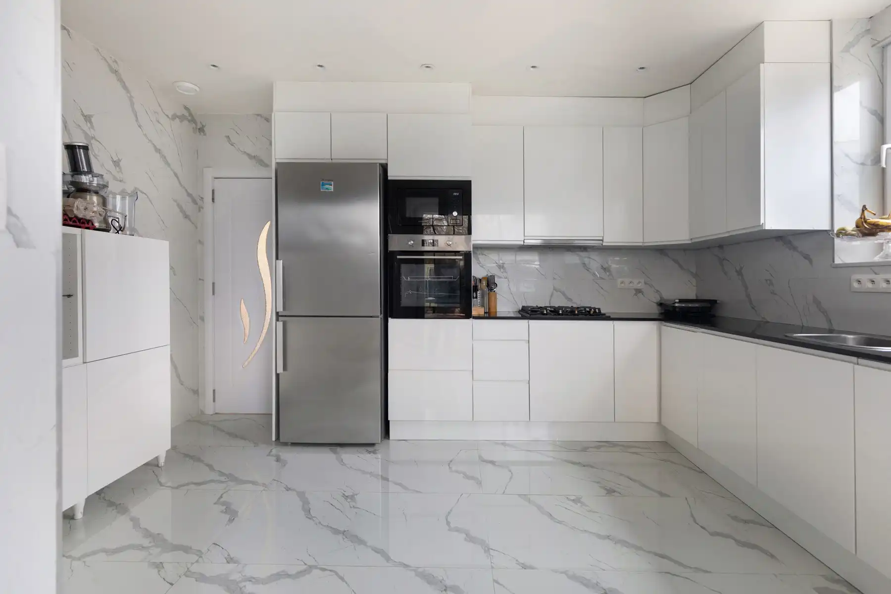 Gerenoveerde woning met 5 slaapkamers en tuin foto 8
