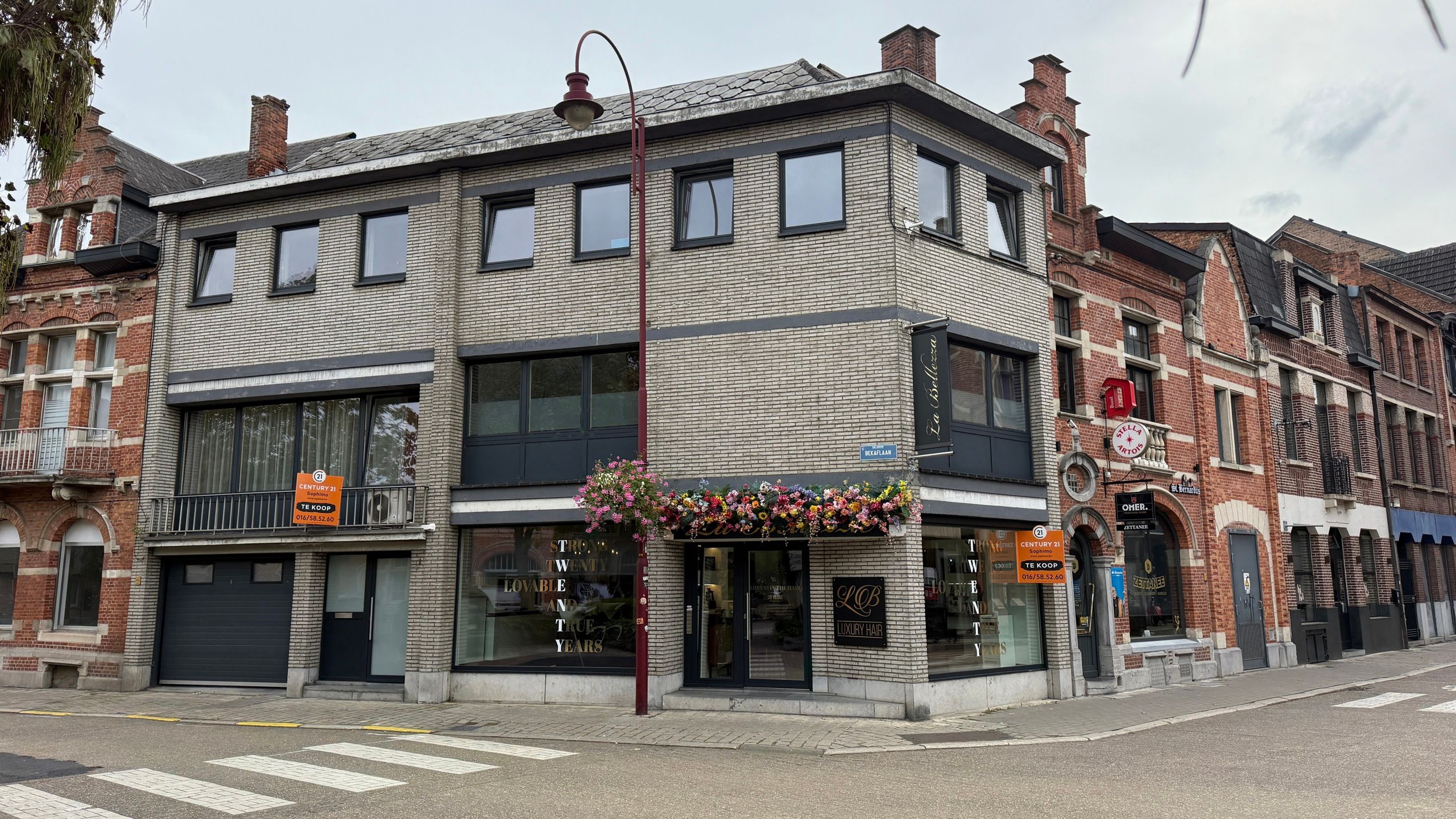 Handelspand met woonst op uitstekende locatie foto {{pictureIndex}}