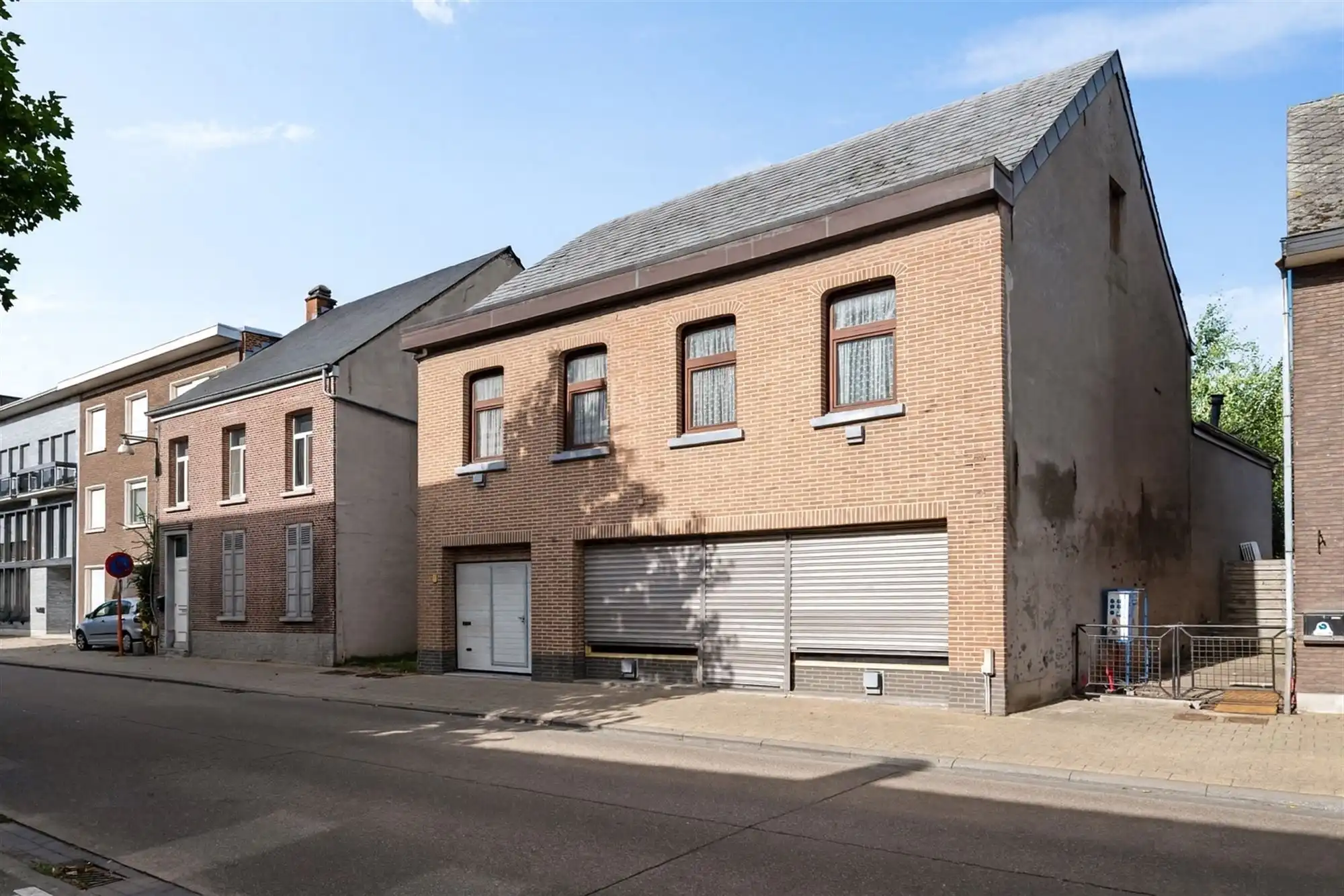 Hoofdfoto van de publicatie: Te renoveren handelshuis met woonst gelegen te Schriek