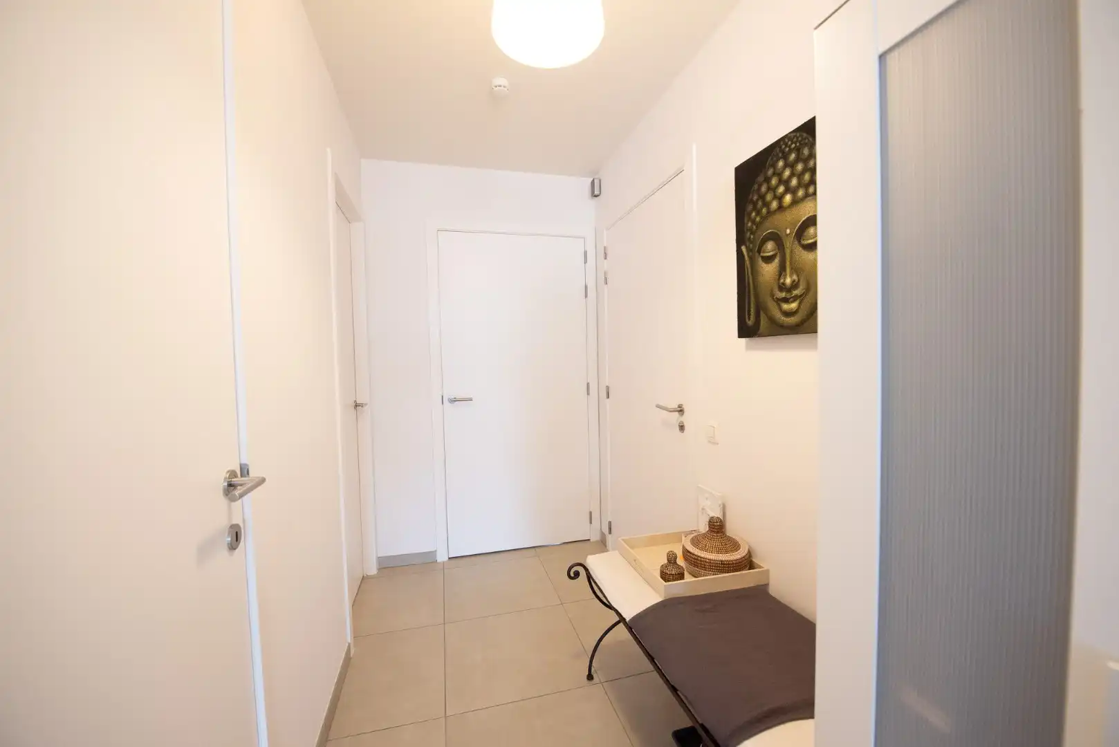 Instapklaar appartement met ruim terras en autostaanplaats in Deerlijk foto 2