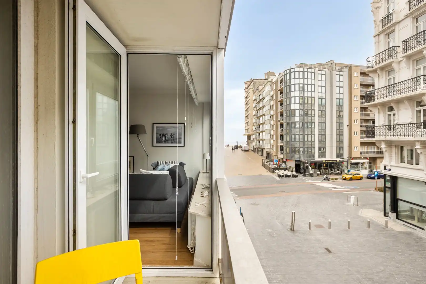 Prachtig 2-slaapkamer appartement met zijdelings zeezicht gelegen in de iconische Europagalerij in het centrum van Oostende. foto {{pictureIndex}}