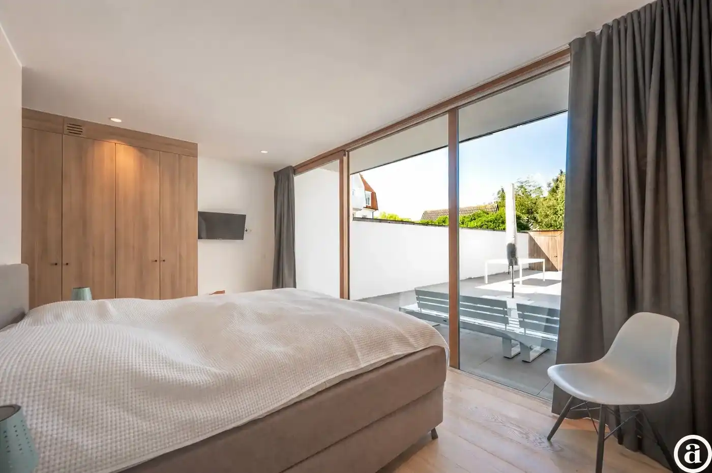 Recente woning aan het karaktervolle Oosthoekplein.          foto 17