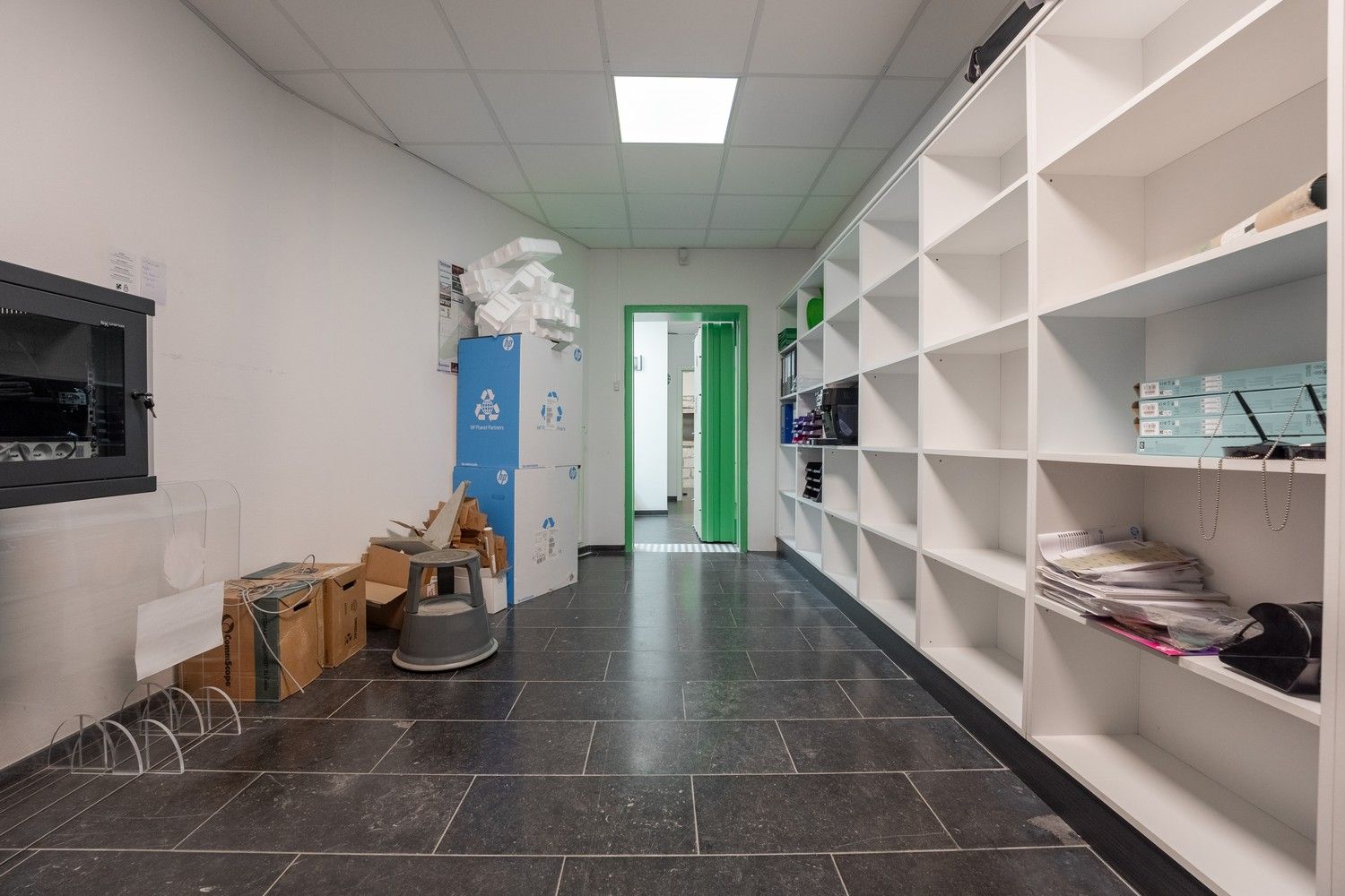 Mooi gerenoveerd handelspand pal in het centrum van Pelt met 7 parkeerplaatsen foto 38