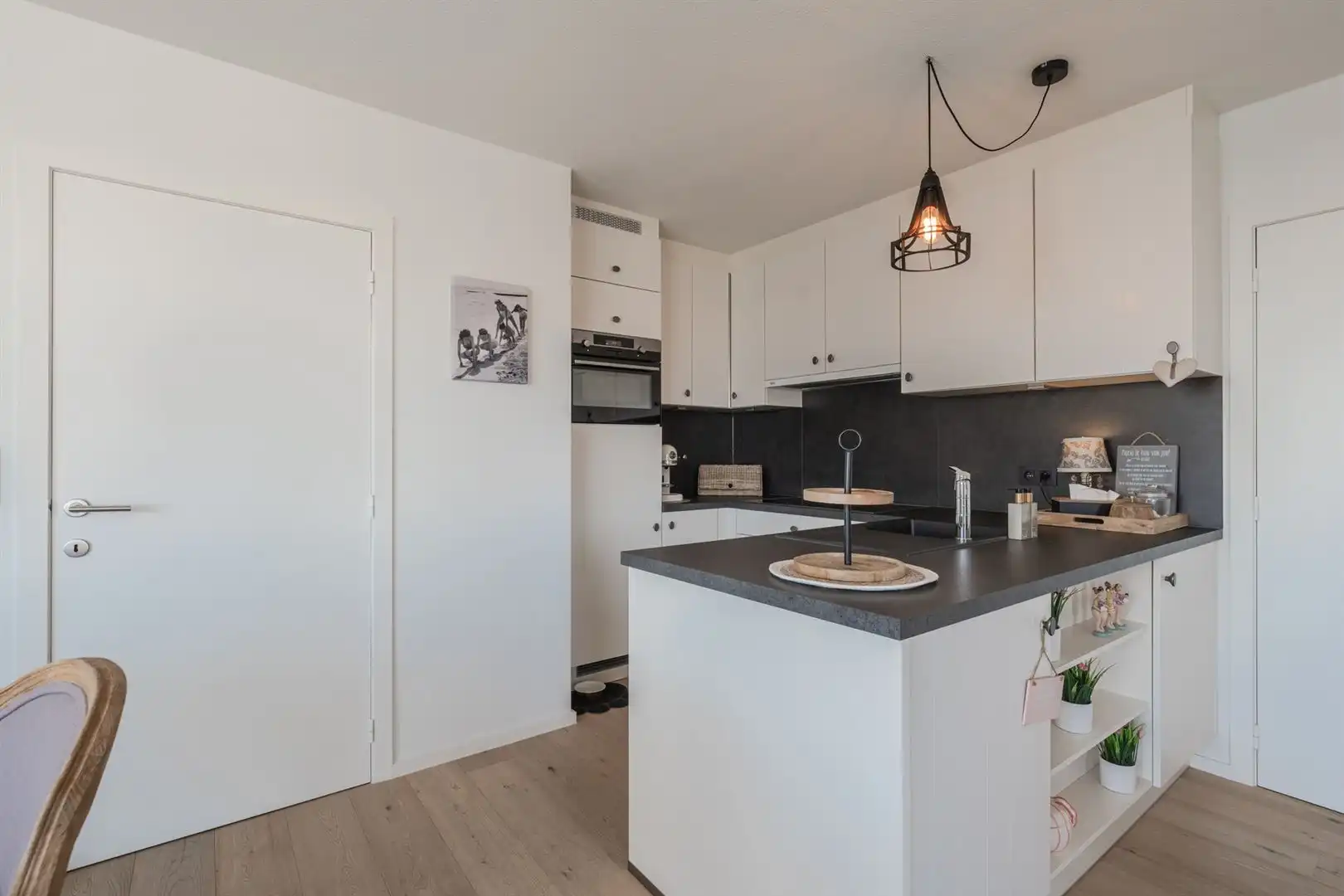 Uniek afgewerkt appartement zongericht in perfecte staat foto 17
