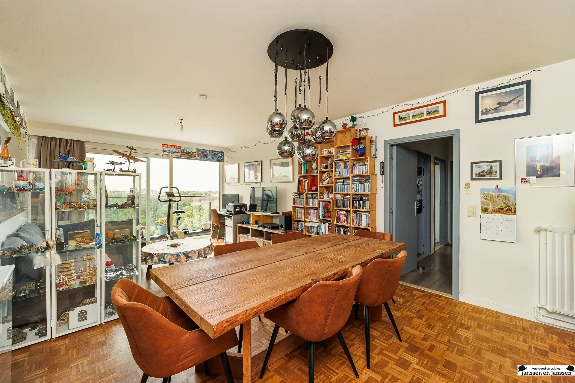 Bemeubeld 2-slaapkamerappartement met prachtig uitzicht! foto 2