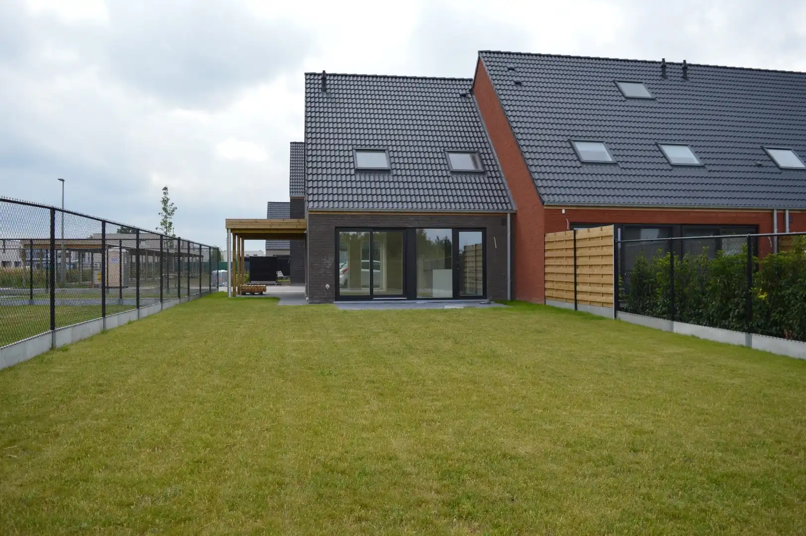 Instapklare woning met 3 slaapkamers en carport in kindvriendelijke ligging te Heule foto 9