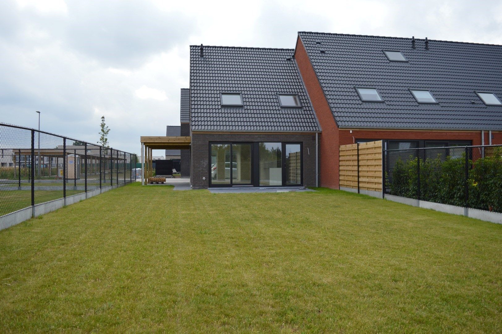 Instapklare woning met 3 slaapkamers en carport in kindvriendelijke ligging te Heule foto 9