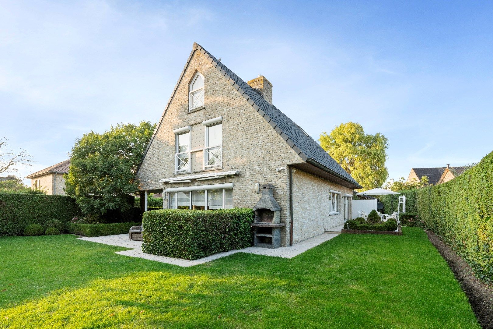 Alleenstaande villa met perfect georiënteerde tuin foto 6