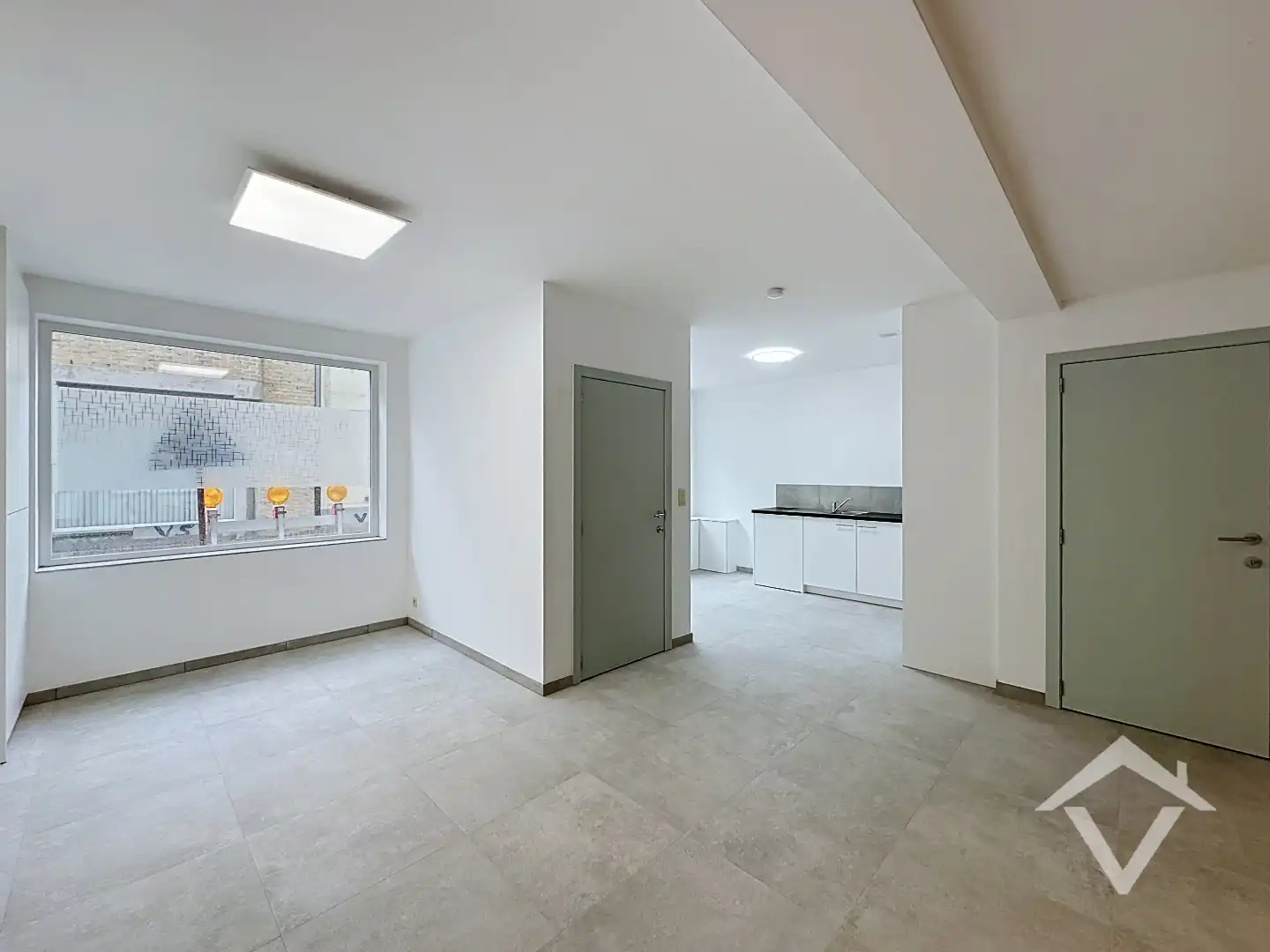 Volledig gerenoveerde woning met 3 slaapkamers en garage te Koekelare foto {{pictureIndex}}