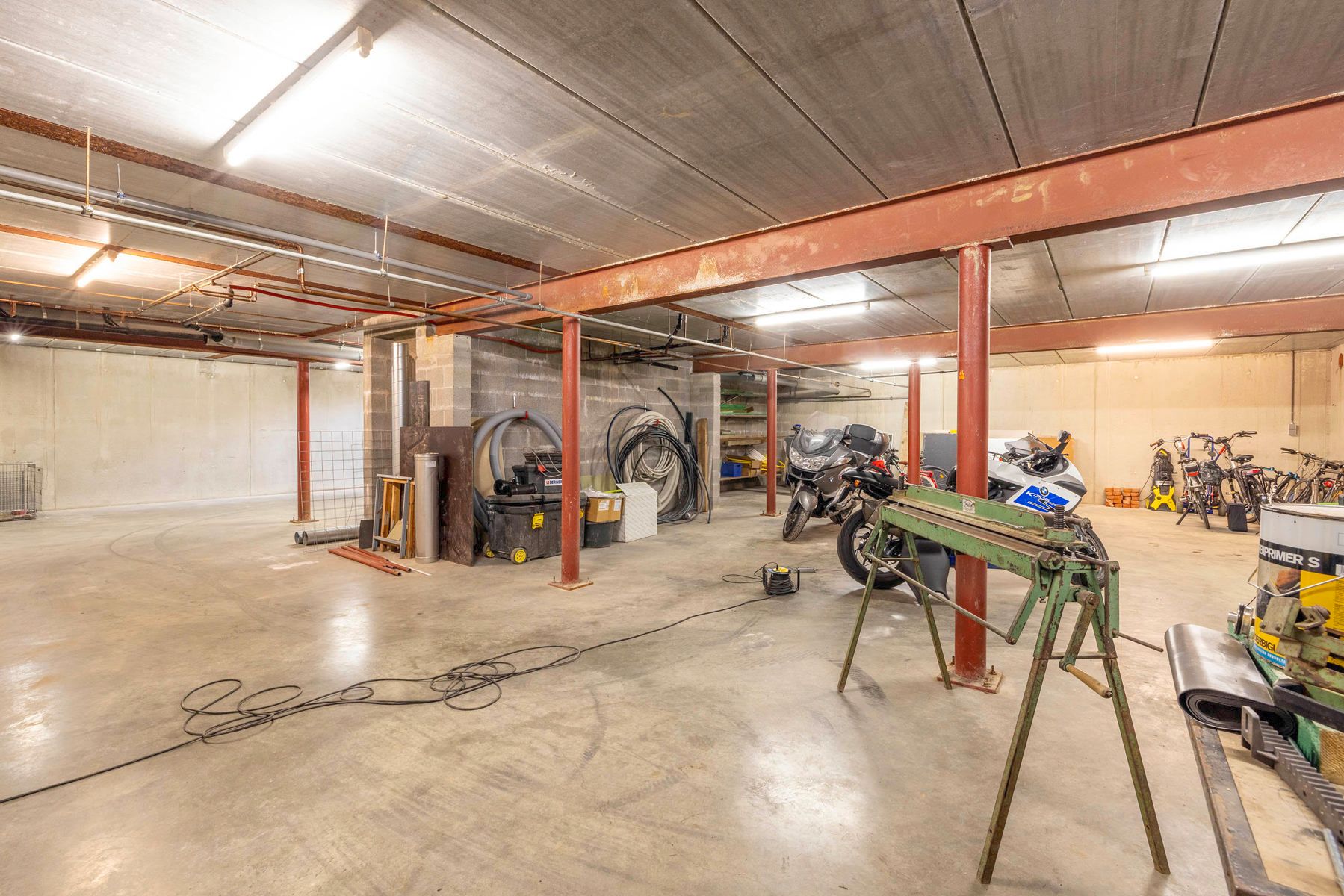 Villa met 4 slpk, bureau en dubbele garage op 1.726m2 foto 15