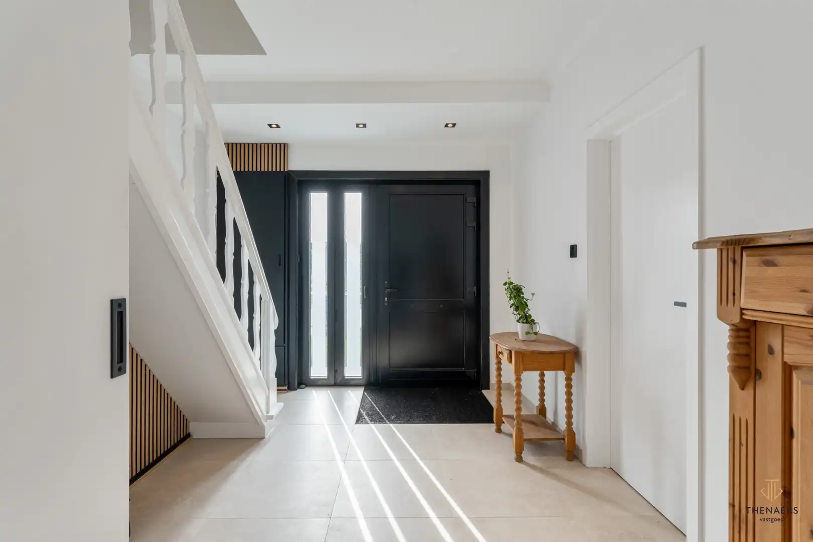 INSTAPKLARE WONING MET 3 SLAAPKAMERS, TUIN EN CARPORT. foto 16