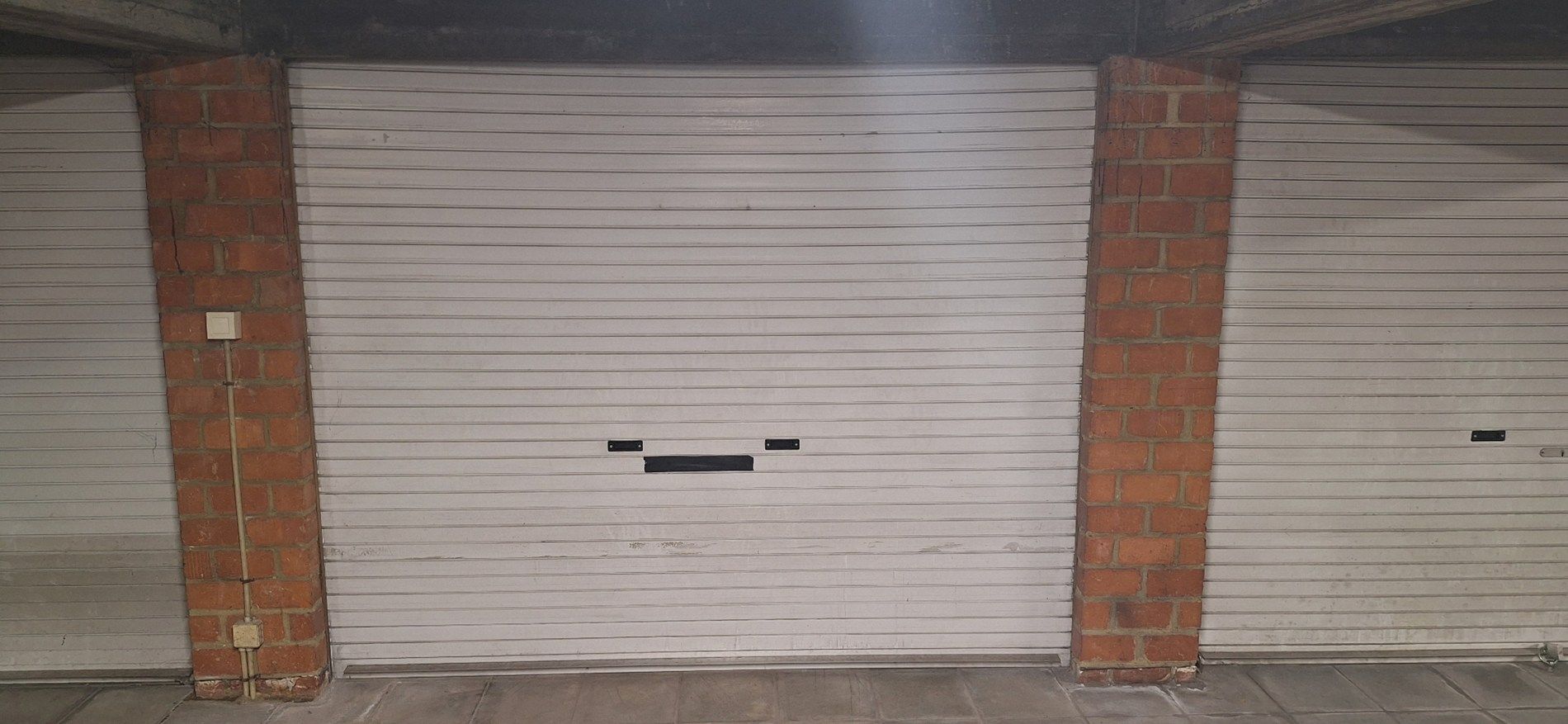 Ruime garagebox te huur te Jette  foto {{pictureIndex}}