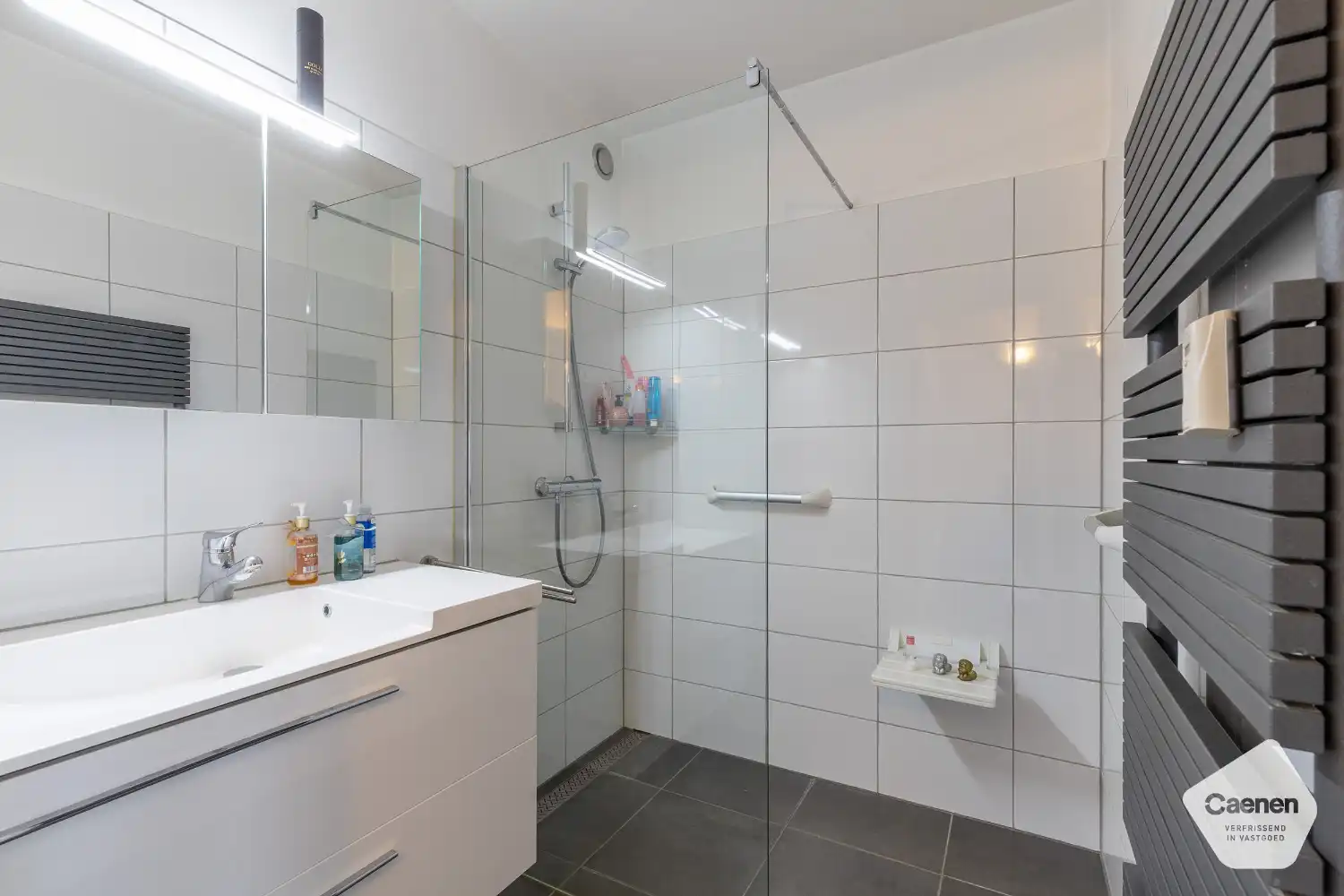 Instapklaar tweeslaapkamerappartement met zonnige terrassen en een weids uitzicht over het hinterland foto 14
