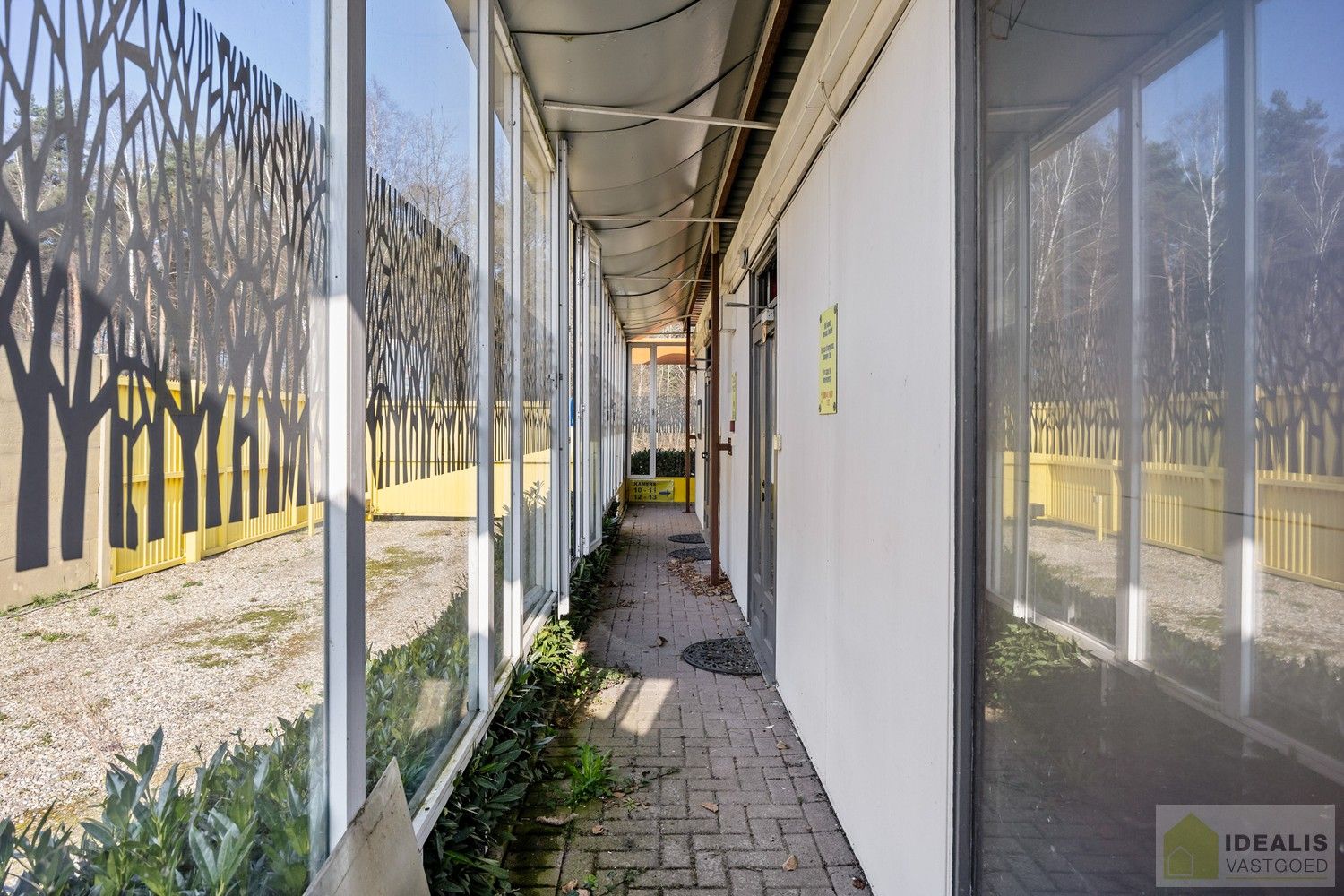IDEALIS VASTGOED - TE RENOVEREN/AF TE BREKEN HANDELSPAND GELEGEN OP EEN RUIM PERCEEL VAN 12A 23CA! Dit te renoveren/af te breken handelspand omvat maar liefst +-350m² netto oppervlakte op een perceel van 12a23ca. Een unieke kans voor kandidaten op zoek naar een renovatieproject/grond op een hele fijne locatie dicht bij de centra van Oudsbergen, Bree en Peer! foto 10