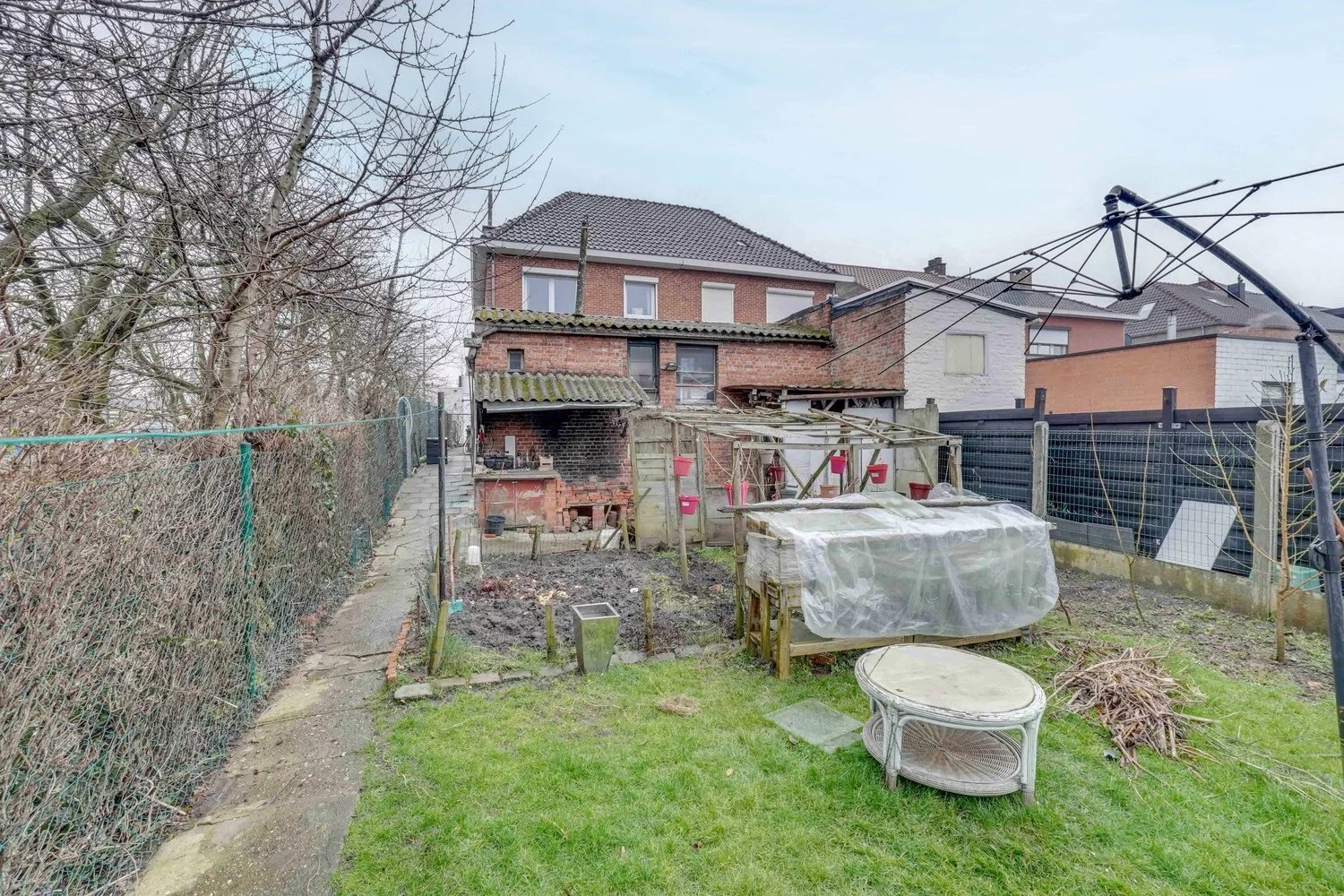 Ruime, te renoveren halfopen woning foto 27