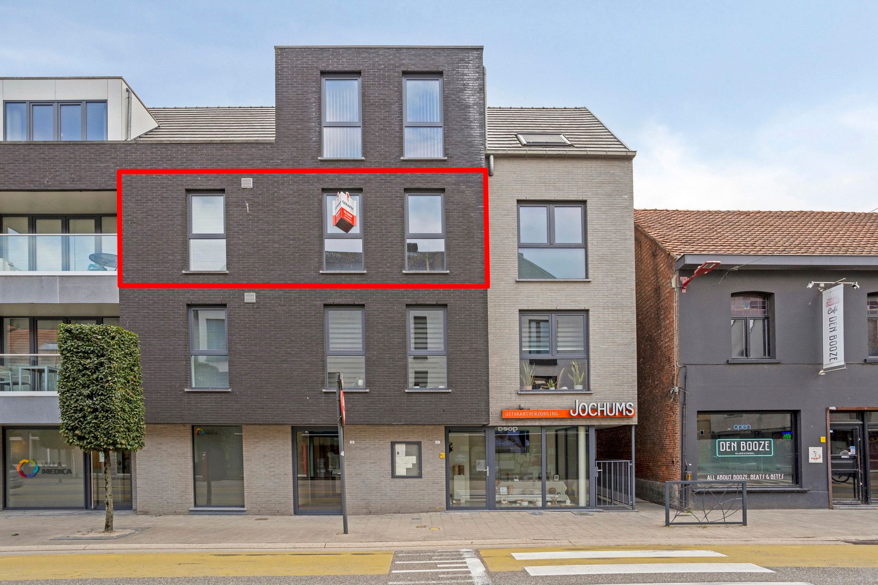 App 98m² met 2 slks, terras, staanplaats en 2 bergruimtes foto {{pictureIndex}}