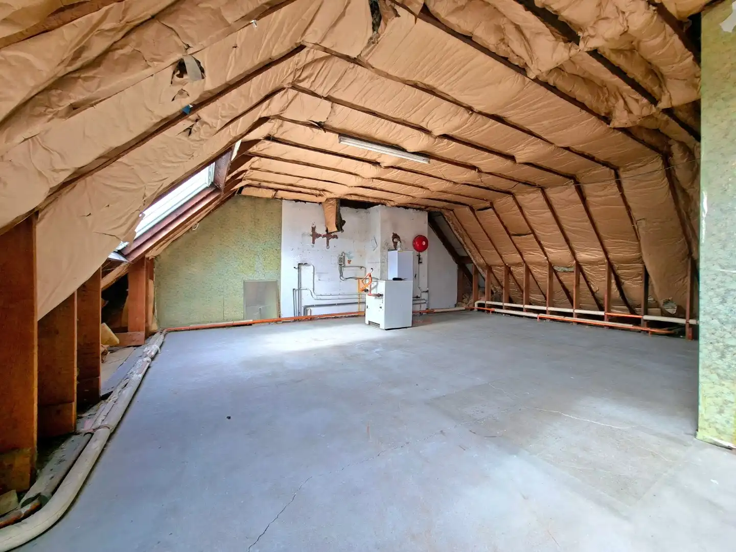 Ruime halfopen woning foto 10