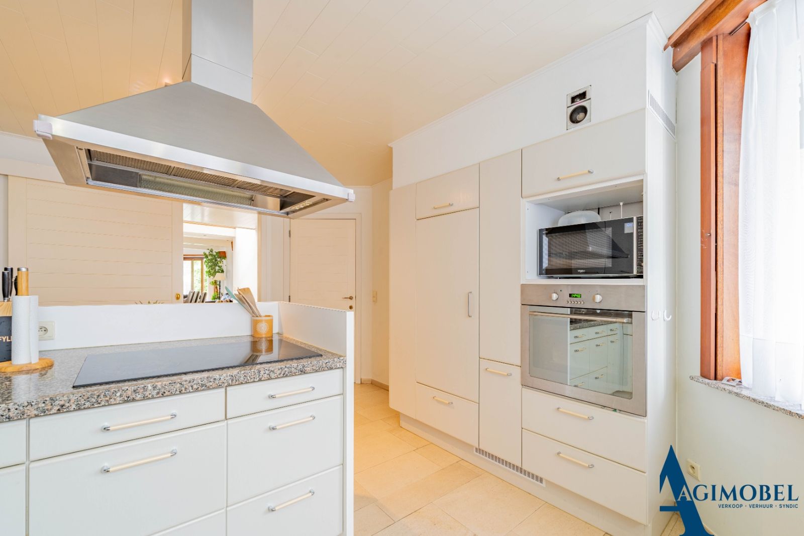 Charmante woning in het Hart van Knokke met 3 slaapkamers, tuin en garage. foto 12