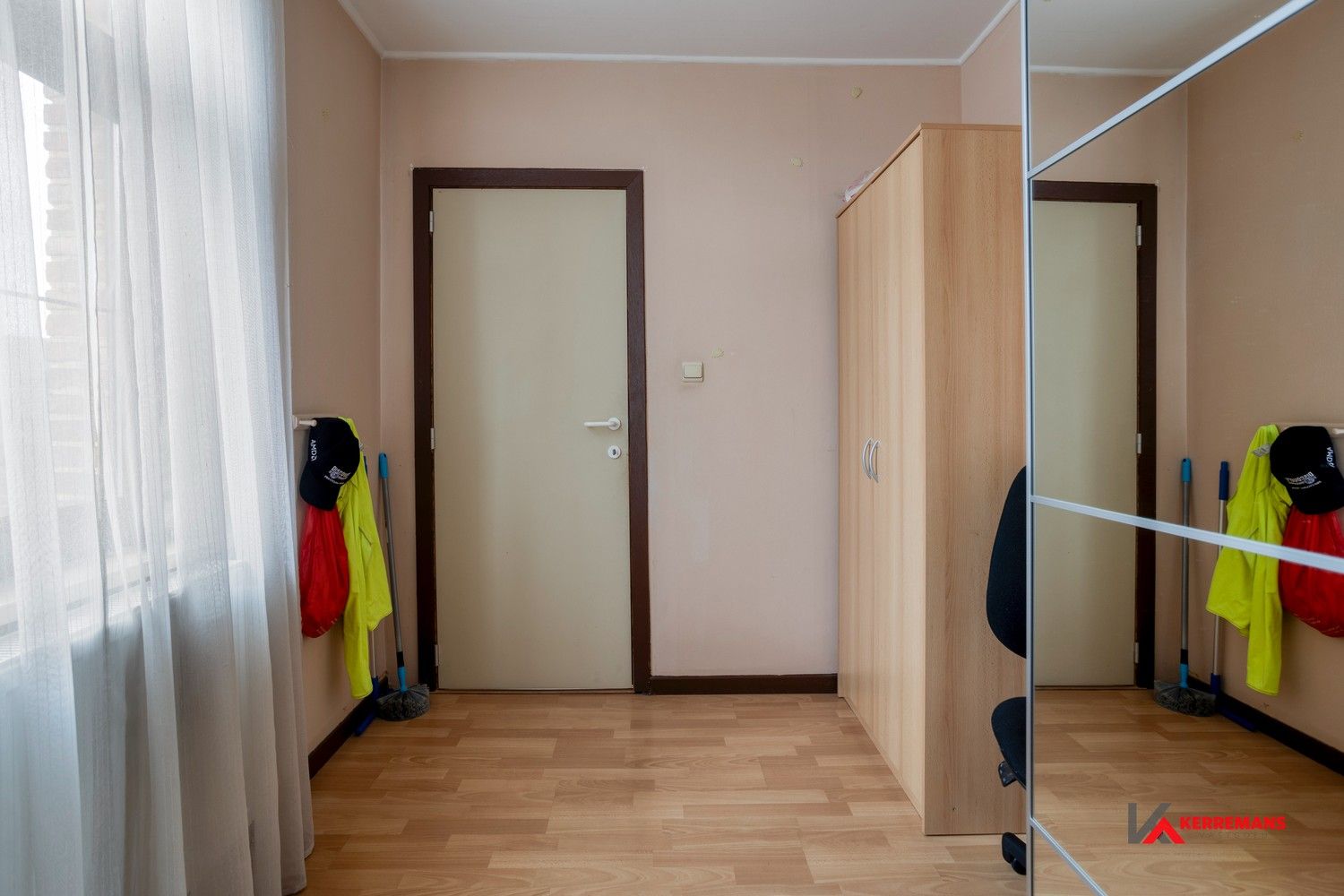 Instapklare woning met 4 slaapkamers, tuin en garage. foto 11