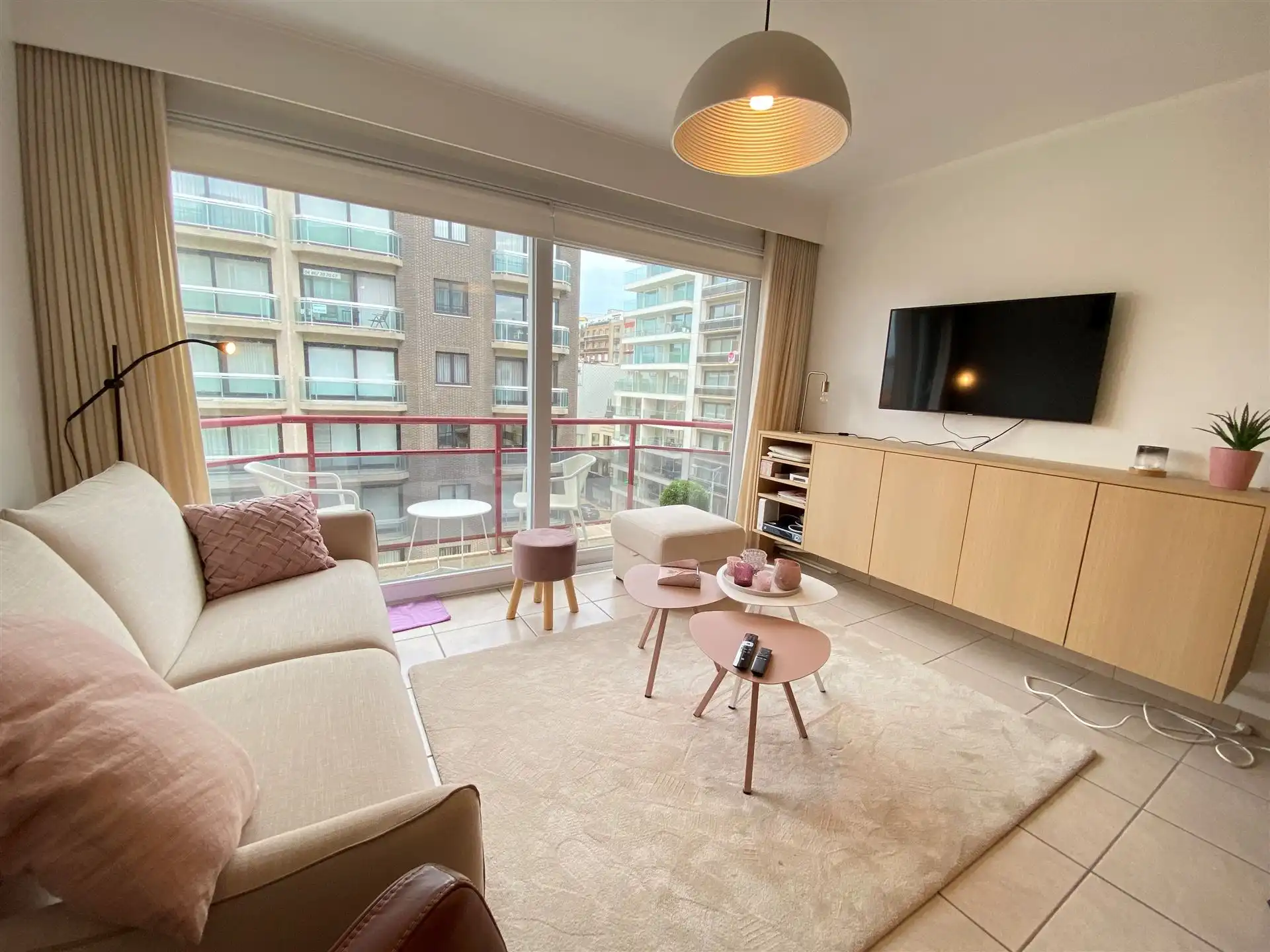 studio foto {{pictureIndex}}