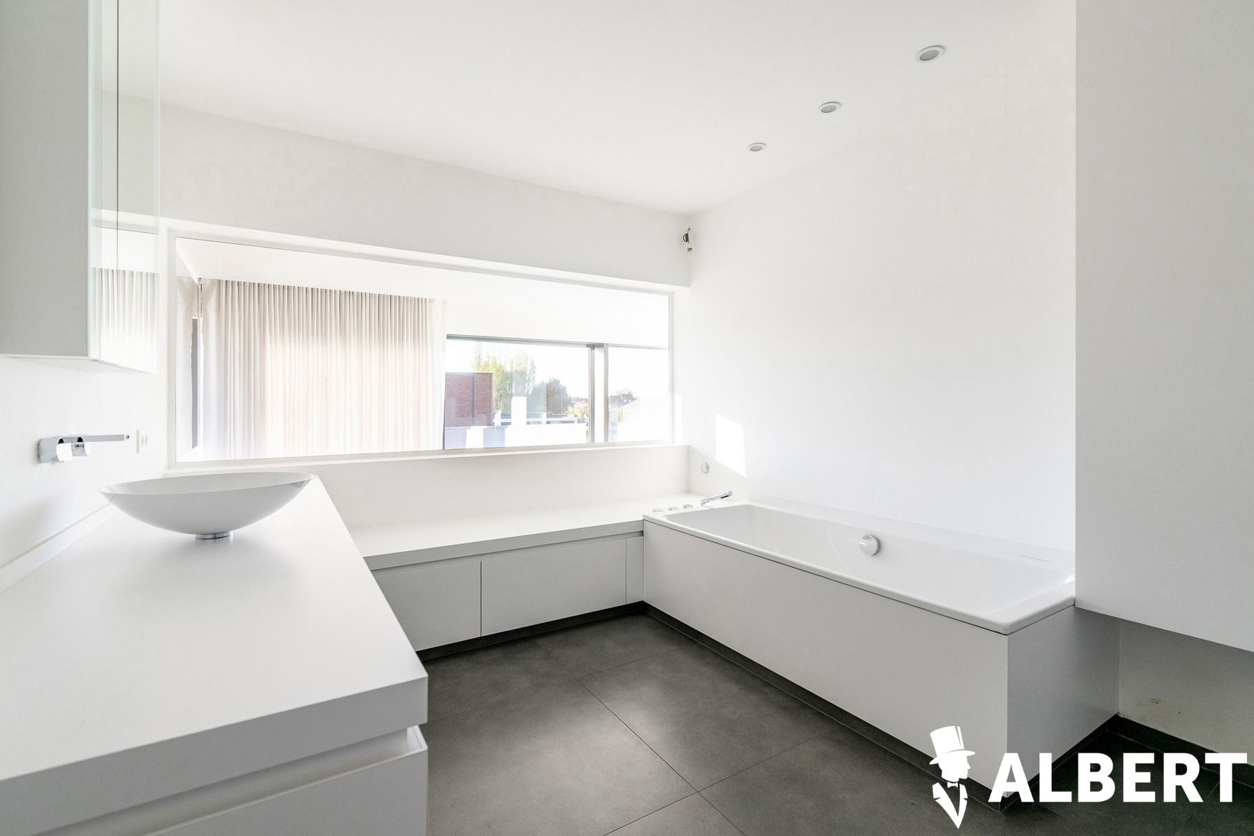 Unieke eigentijdse villa met zwembad foto 9