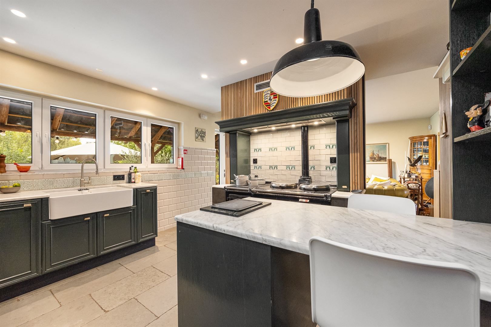 Een luxueus ingerichte woning met 7 slaapkamers en zwembad. foto 6