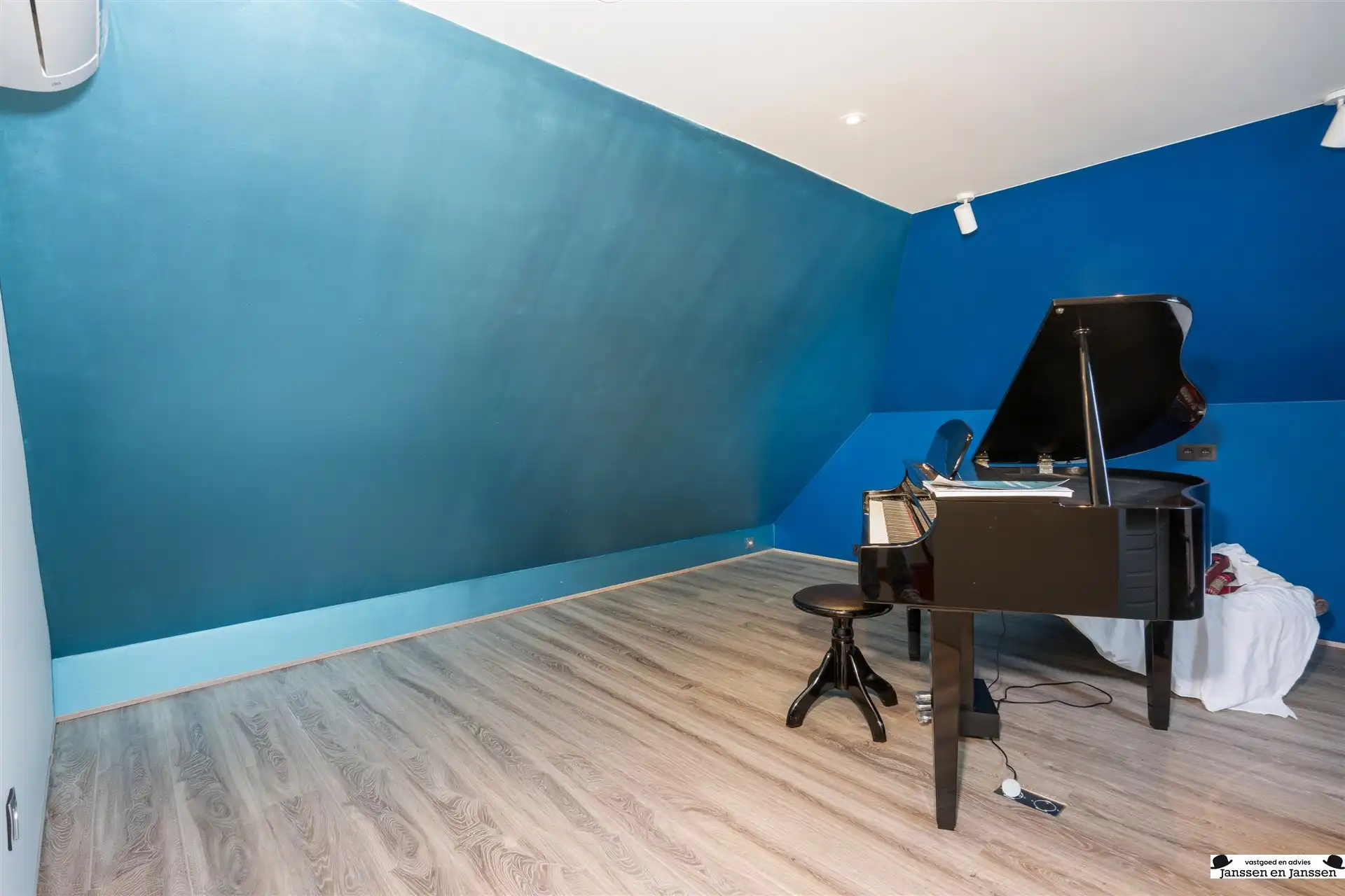 Exclusieve villa op een perceel van ca. 2000 m² in Loenhout foto 28