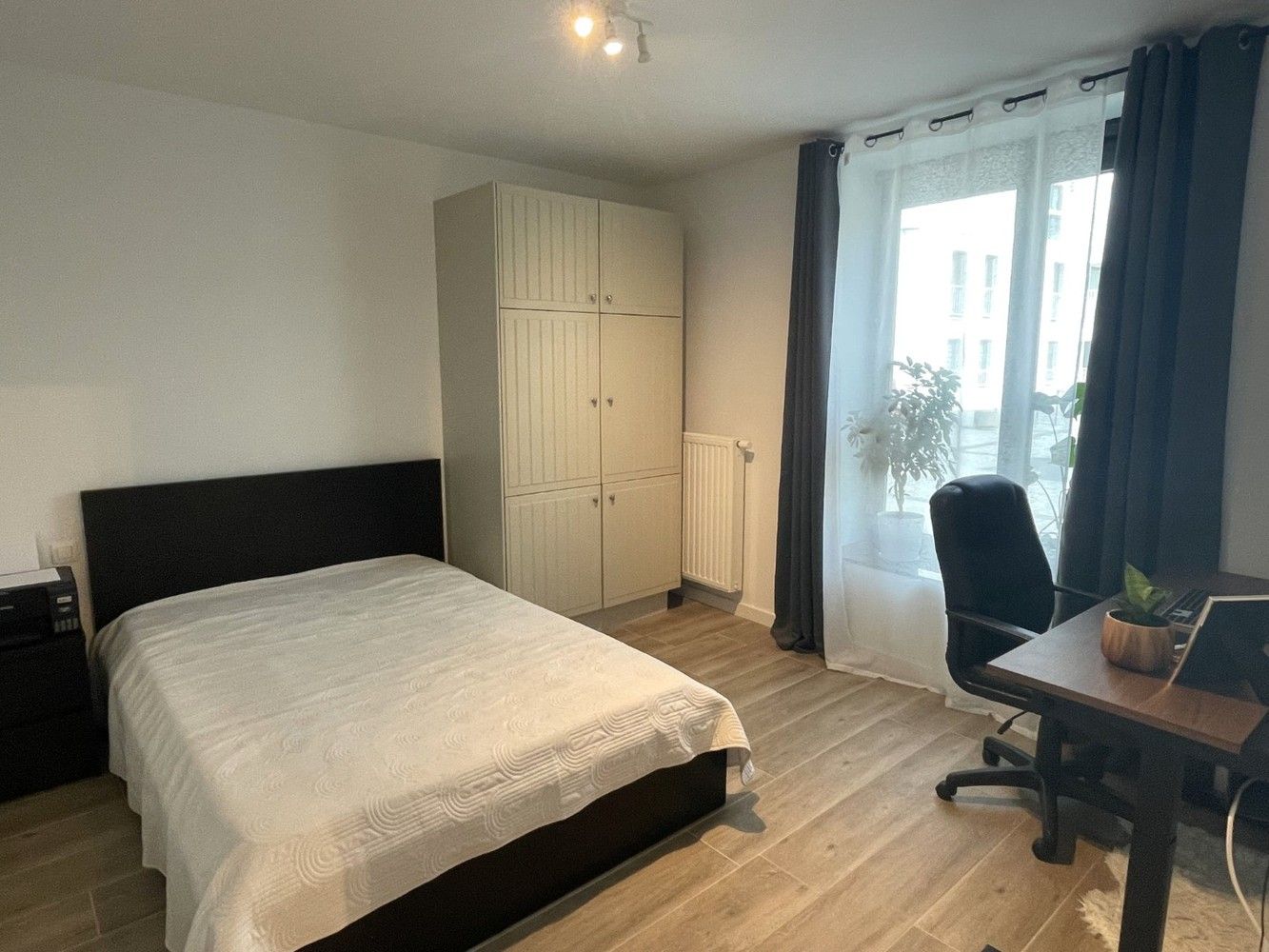 Instapklaar en polyvalent handelspand met 2 handelsruimten en ruim appartement foto 19