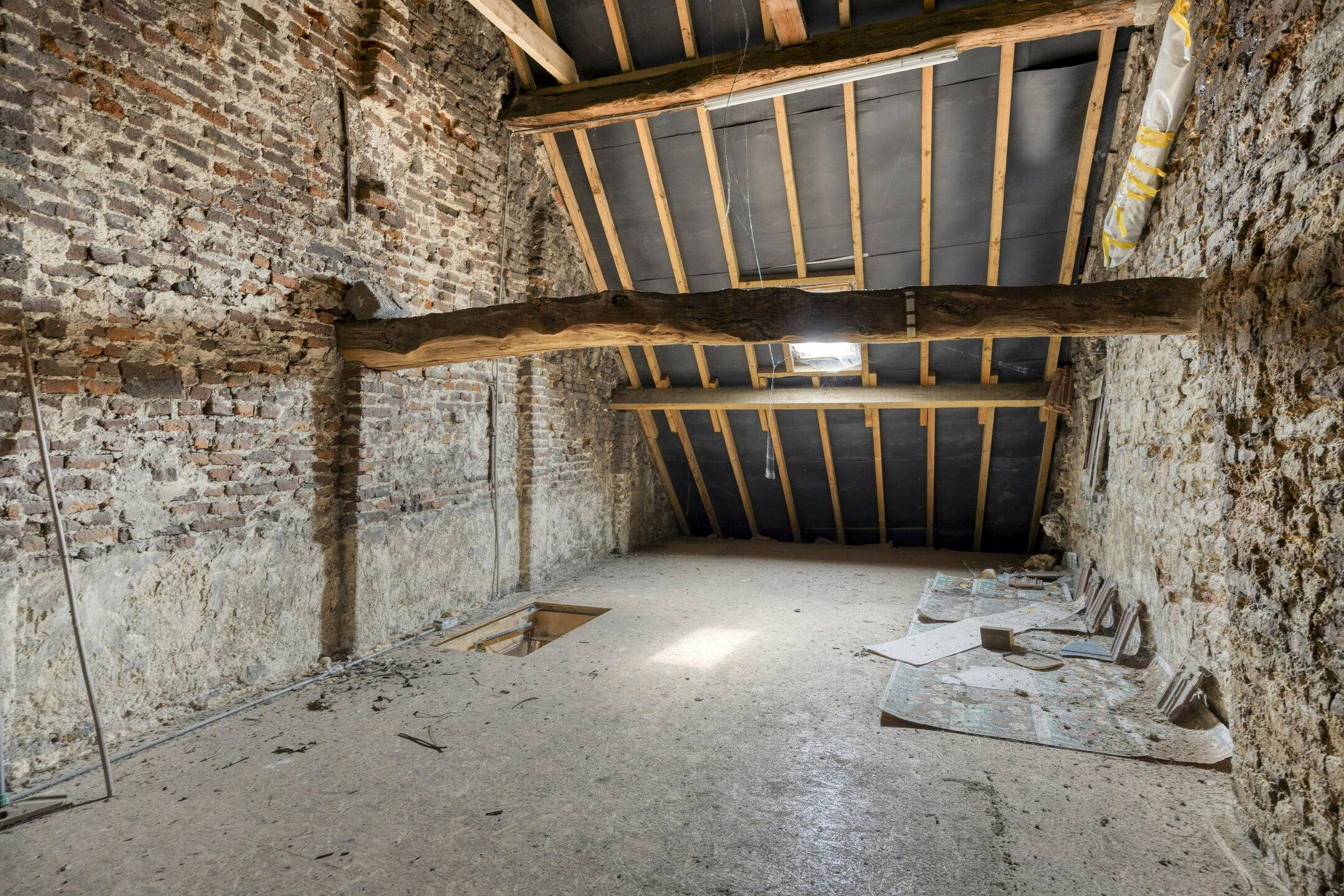Stijlvolle stadswoning met handelspand te koop in hartje Maaseik foto 22
