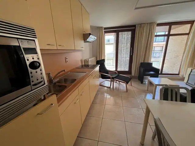 Gemeubelde studio vlak aan zee foto 3