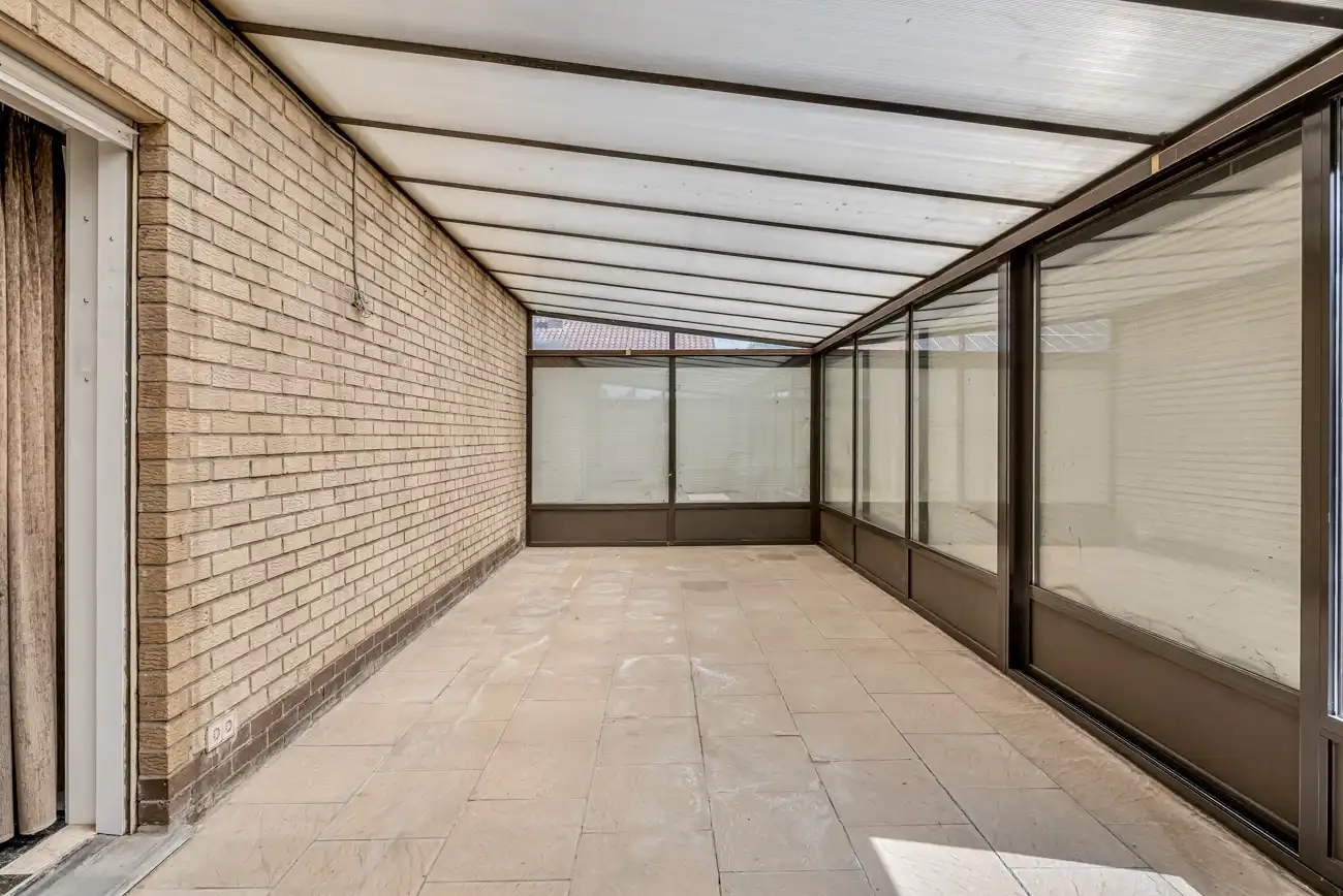 IN OPTIE!! Volledig te renoveren open woning met ruime afzonderlijke garage en tuin op een toplocatie nabij Oude Bareel in Sint-Amandsberg/Oostakker! foto 11