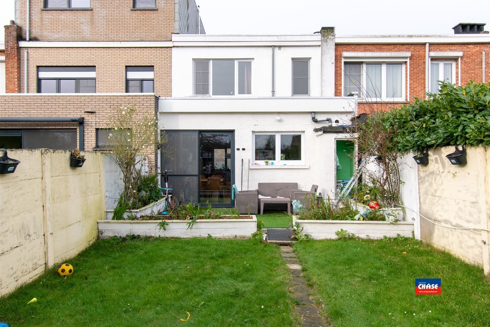 Instapklare woning met 2 tot 3 slaapkamers en mooie tuin foto 9