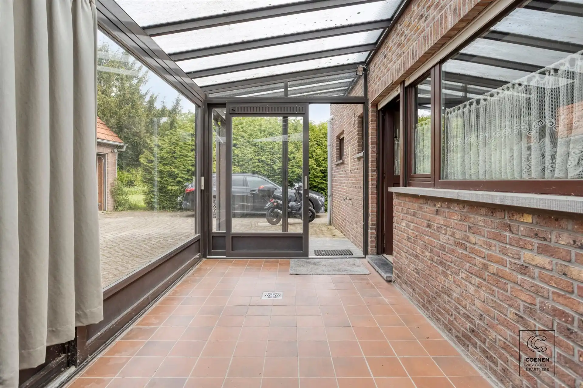Zeer ruime HOB met schitterende tuin op een toplocatie foto 10