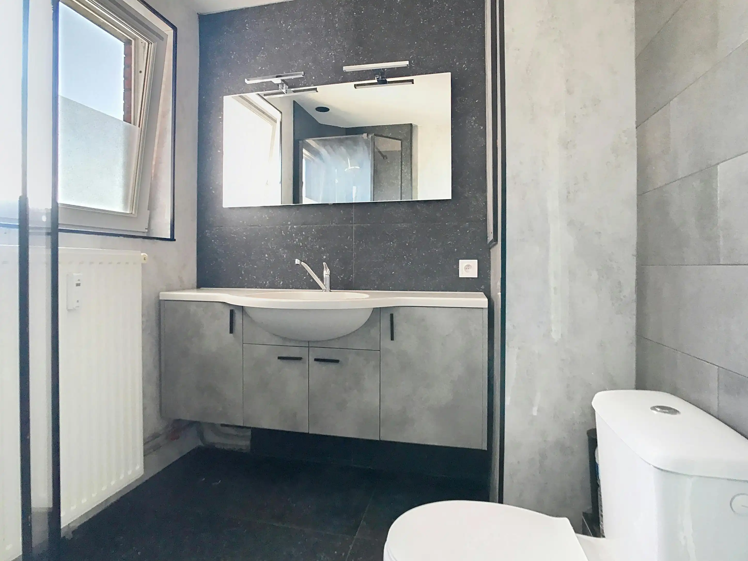 Gerenoveerd één slaapkamer appartement te koop in Antwerpen foto 14
