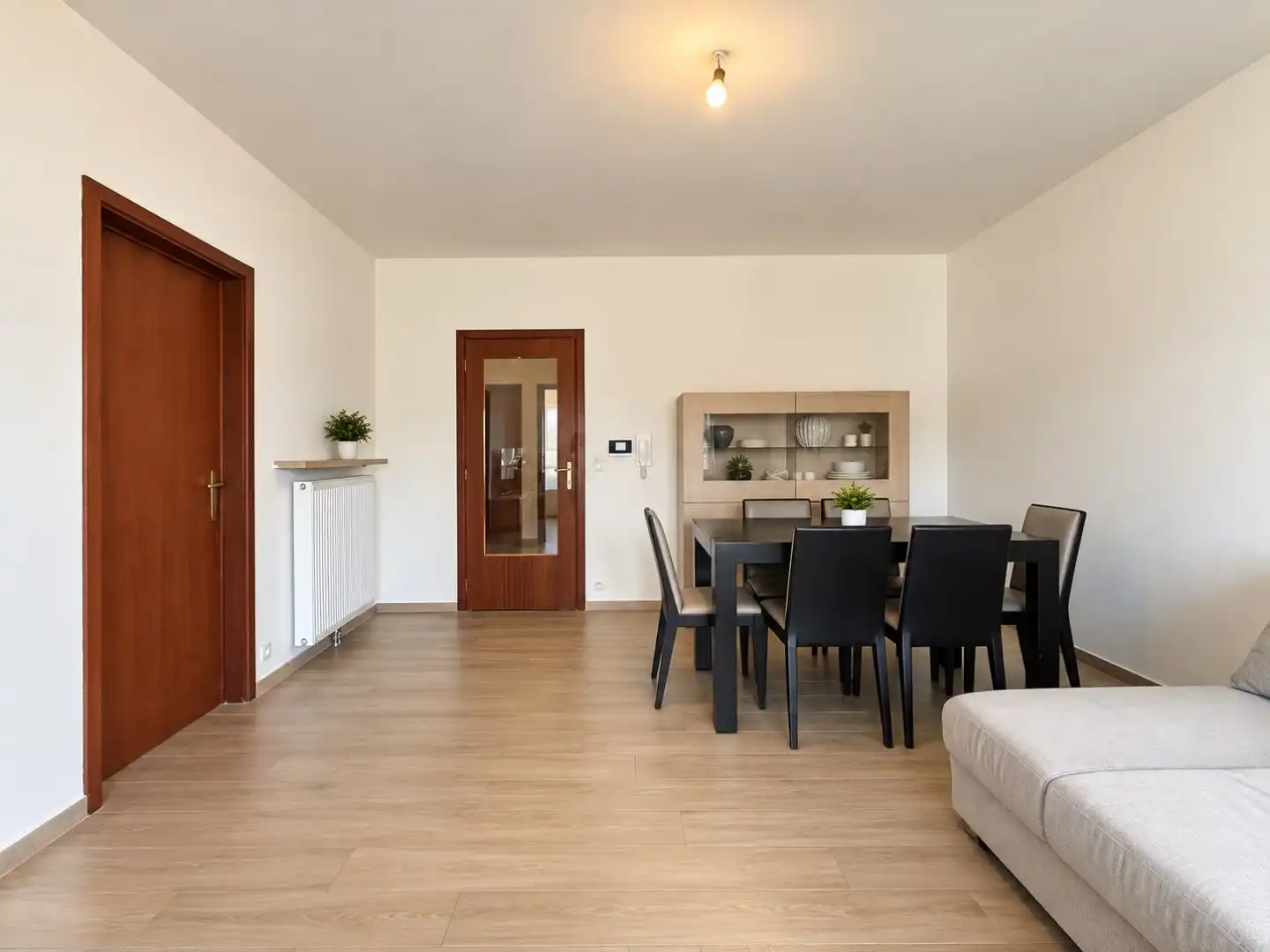 Prachtig gerenoveerd appartement met 2 slaapkamers en garagebox te huur te Wondelgem foto 6