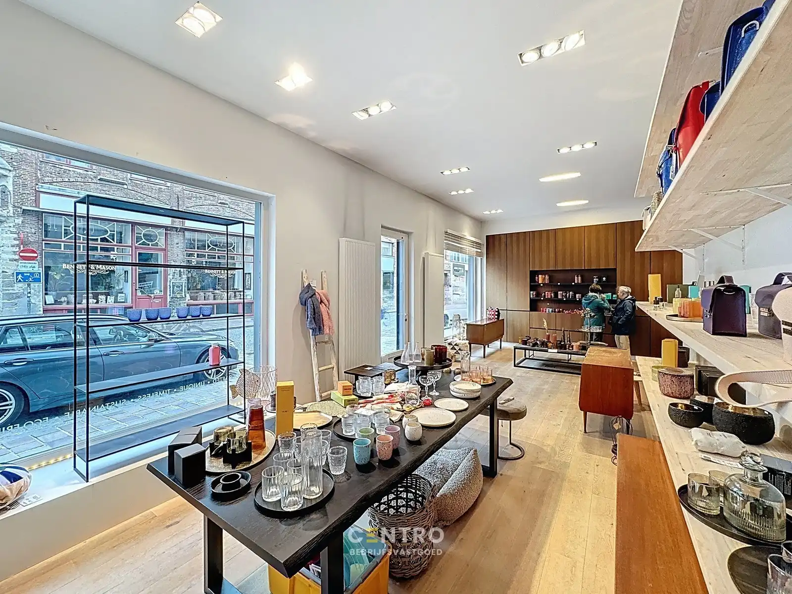 Instapklare & lichtrijke KANTOORRUIMTE (bj 2012) met voorgevelbreedte van 10m in het historisch centrum van Brugge. Grote visibiliteit!!! foto 5