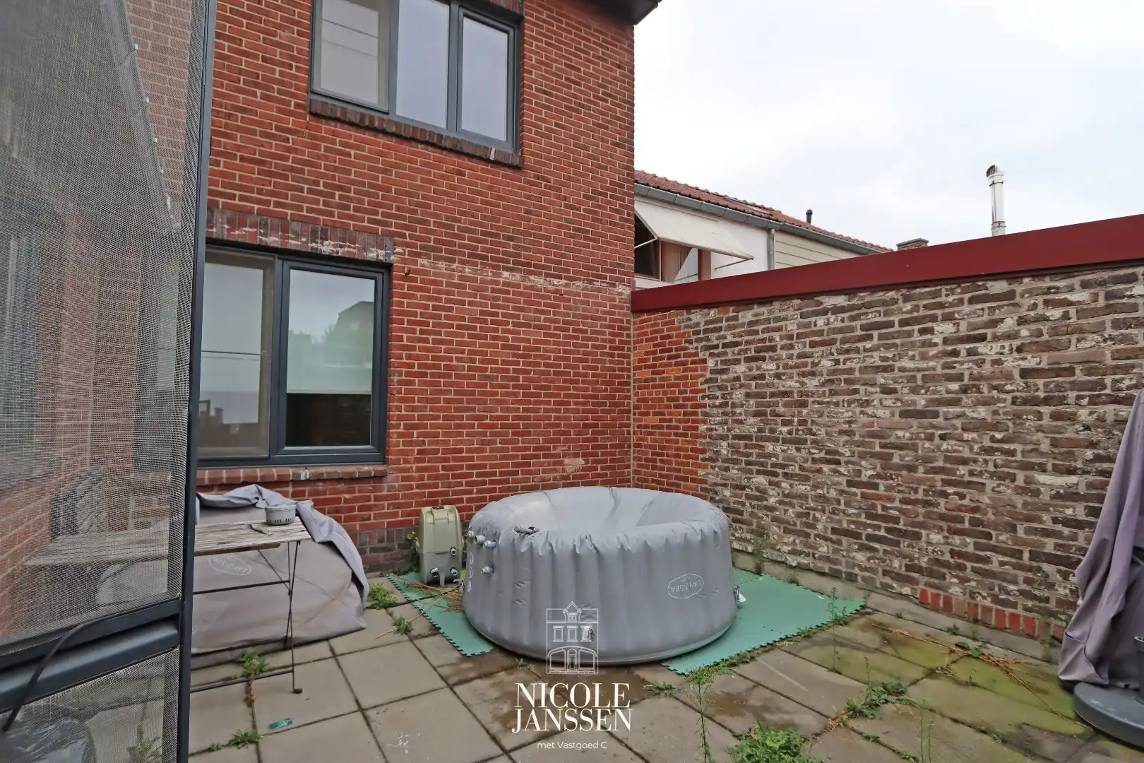 Mooi gerenoveerd gelijkvloers appartement met terras in centrum Bree foto 9