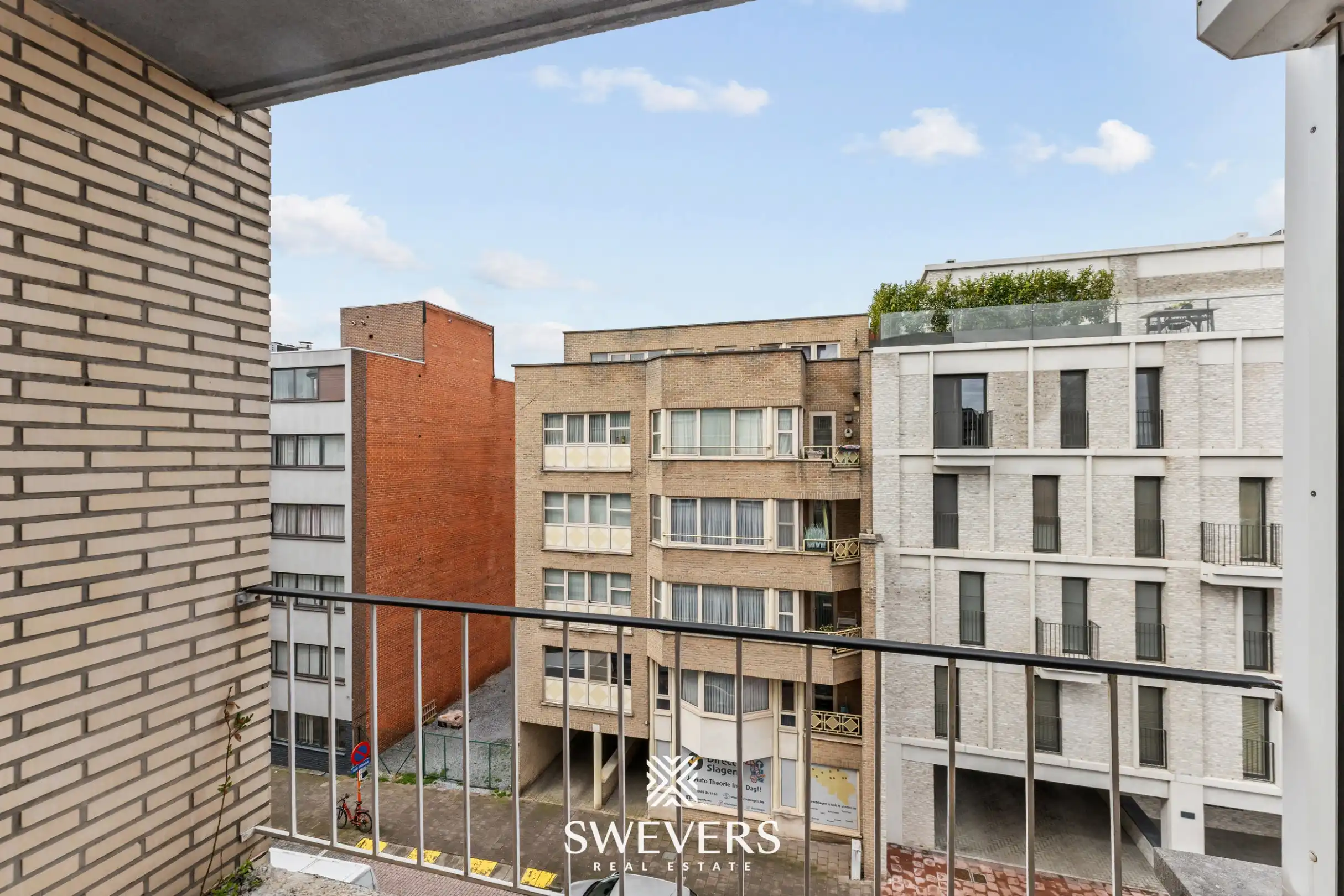 Ruim en lichtrijk 3-slpk appartement met 2 terrasjes in hartje Genk foto 11