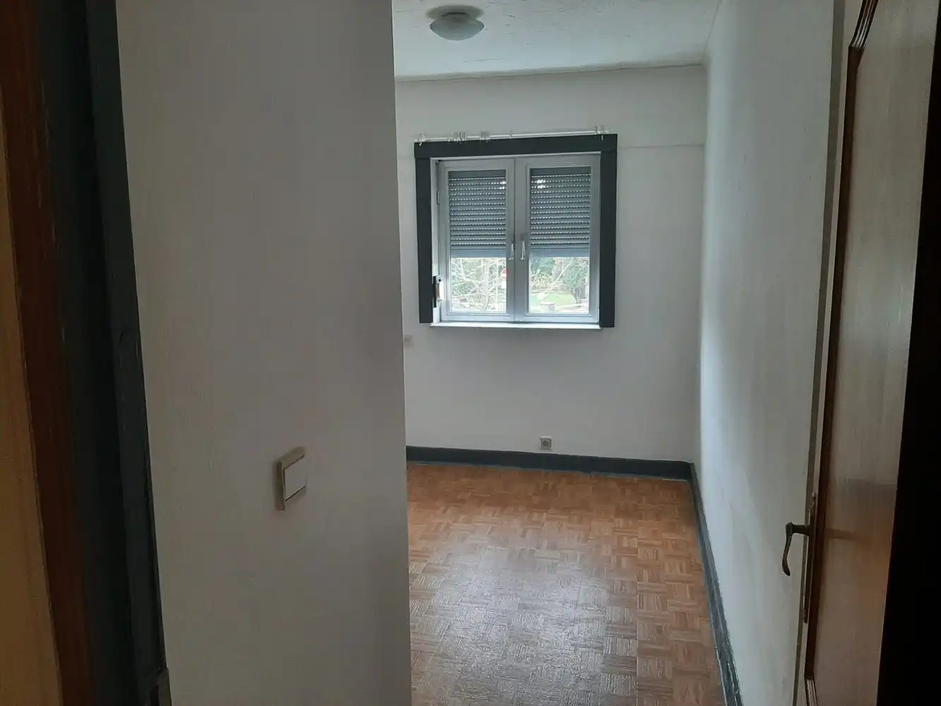 op te knappen appartement met 3 slaapkamers en overdekt terras in Genk foto 17