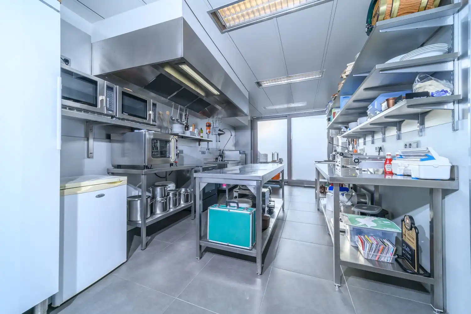 BEVEREN AAN DE IJZER: Handelszaak (momenteel horeca) met heel wat ruimte, woonst én zalige tuin op 1.150m² totale grondoppervlakte. foto 6