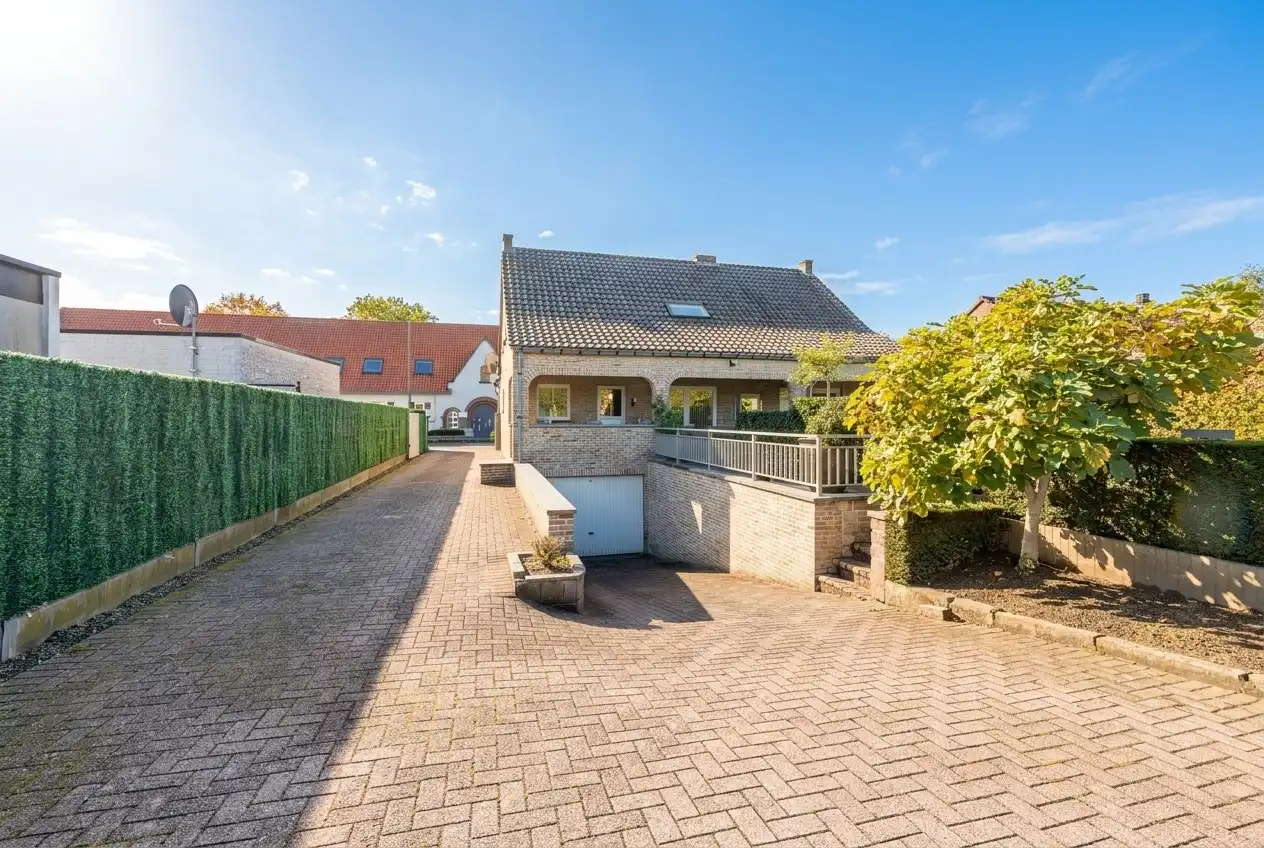 Ruime vrijstaande gezinswoning met 4 slpks te Maasmechelen foto 22