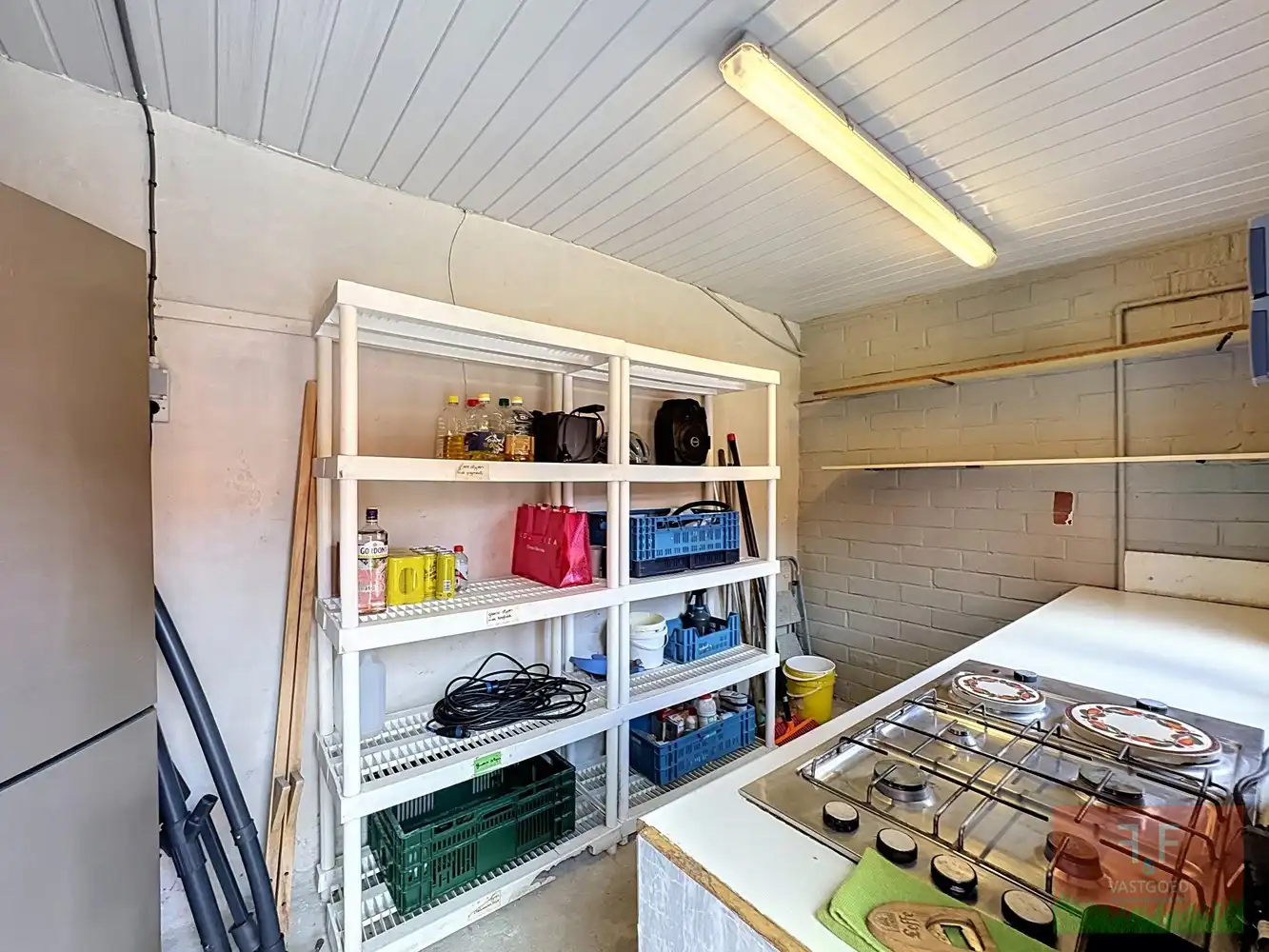 Halfopen bebouwing met 5 slaapkamers, ruime garage en grote tuin te Bavegem foto 22