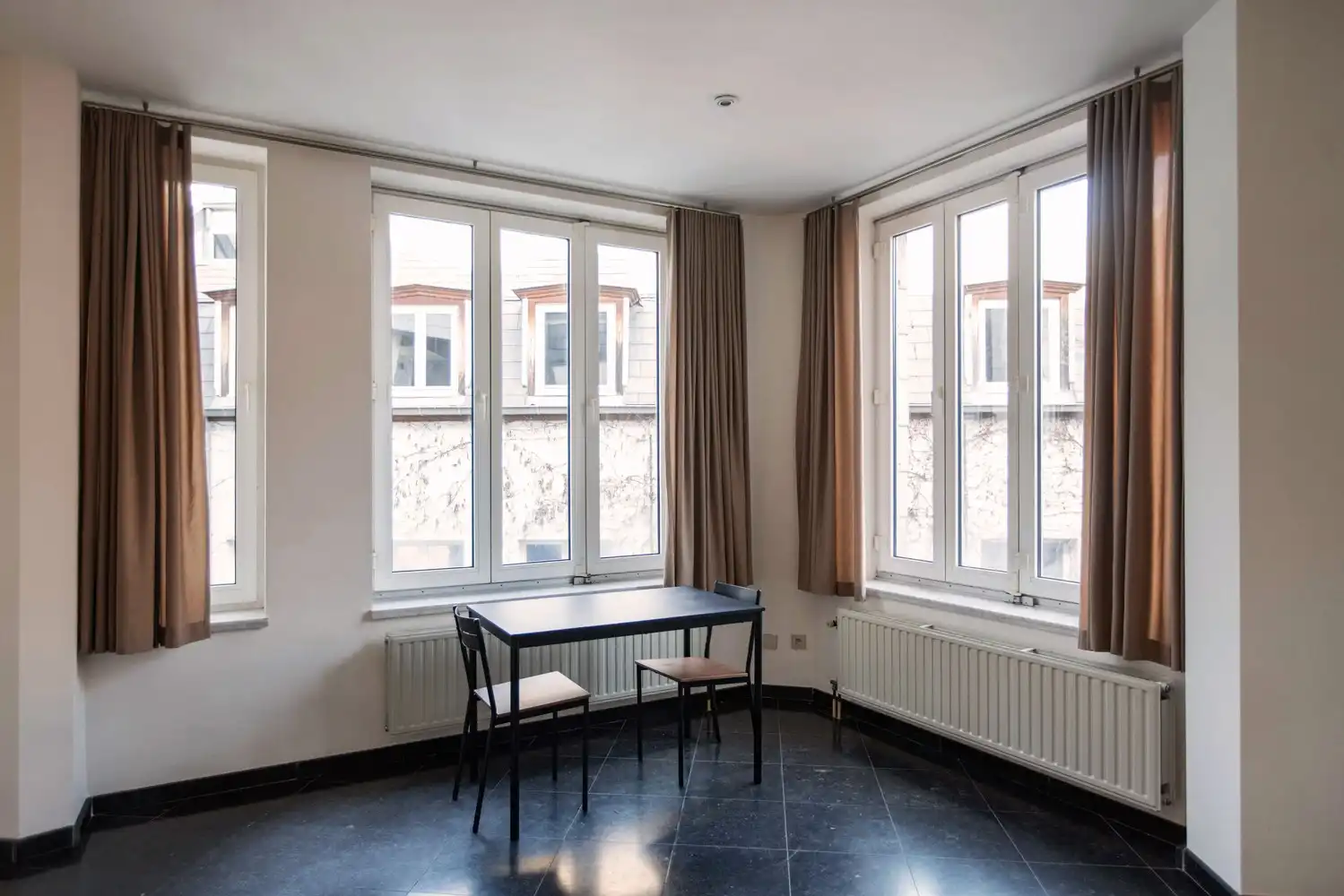 Rustig bemeubeld 1 slaapkamer appartement in het hart van Antwerpen. foto 4